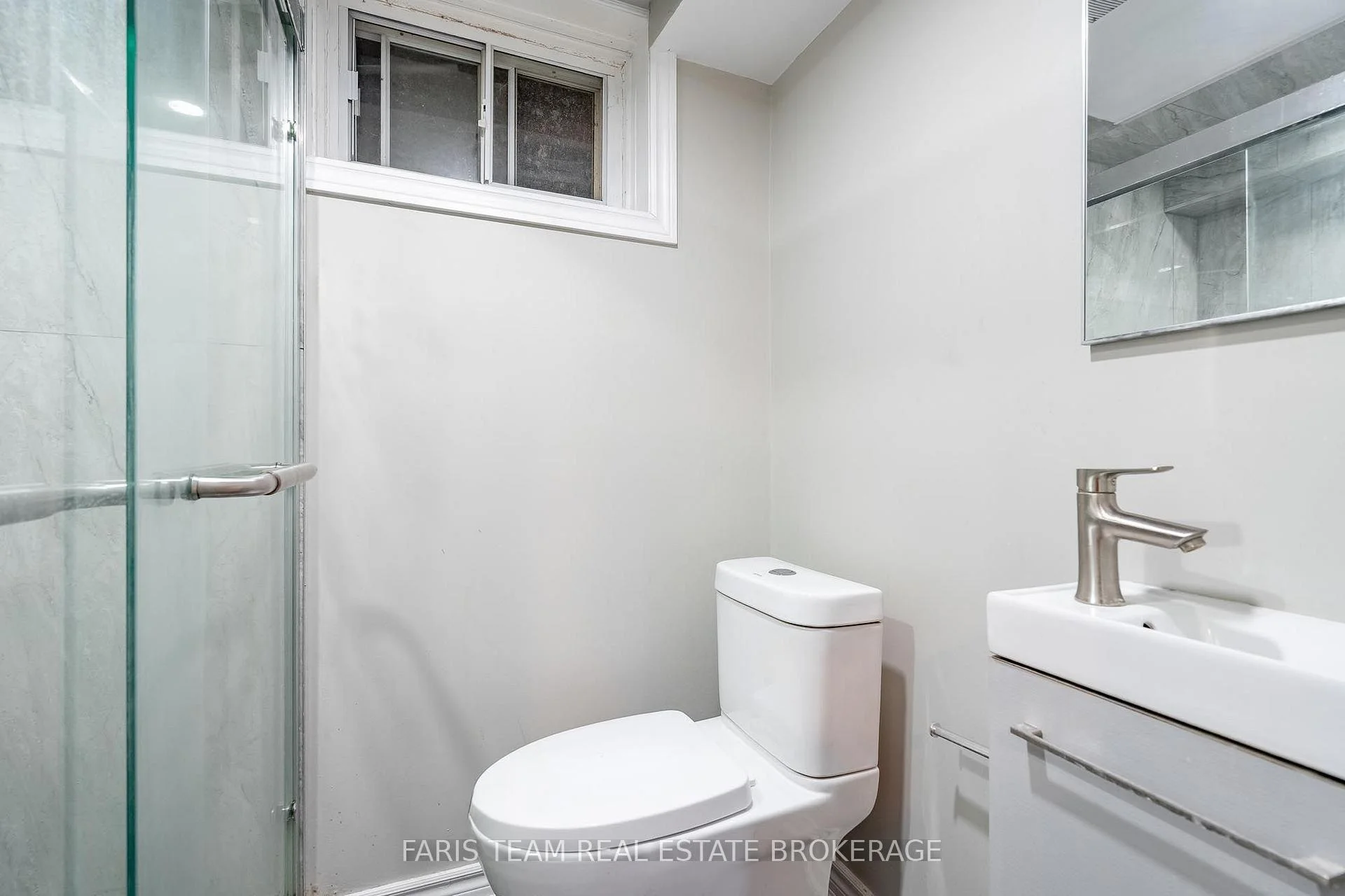 Photo 26 of 58 Chaucer Crescent, Barrie, Letitia Heights — HOMEH