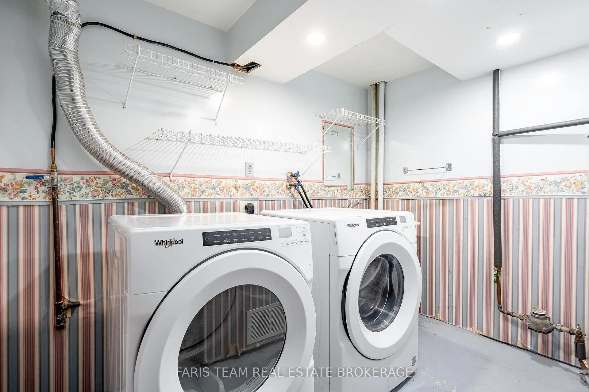 Photo 27 of 58 Chaucer Crescent, Barrie, Letitia Heights — HOMEH