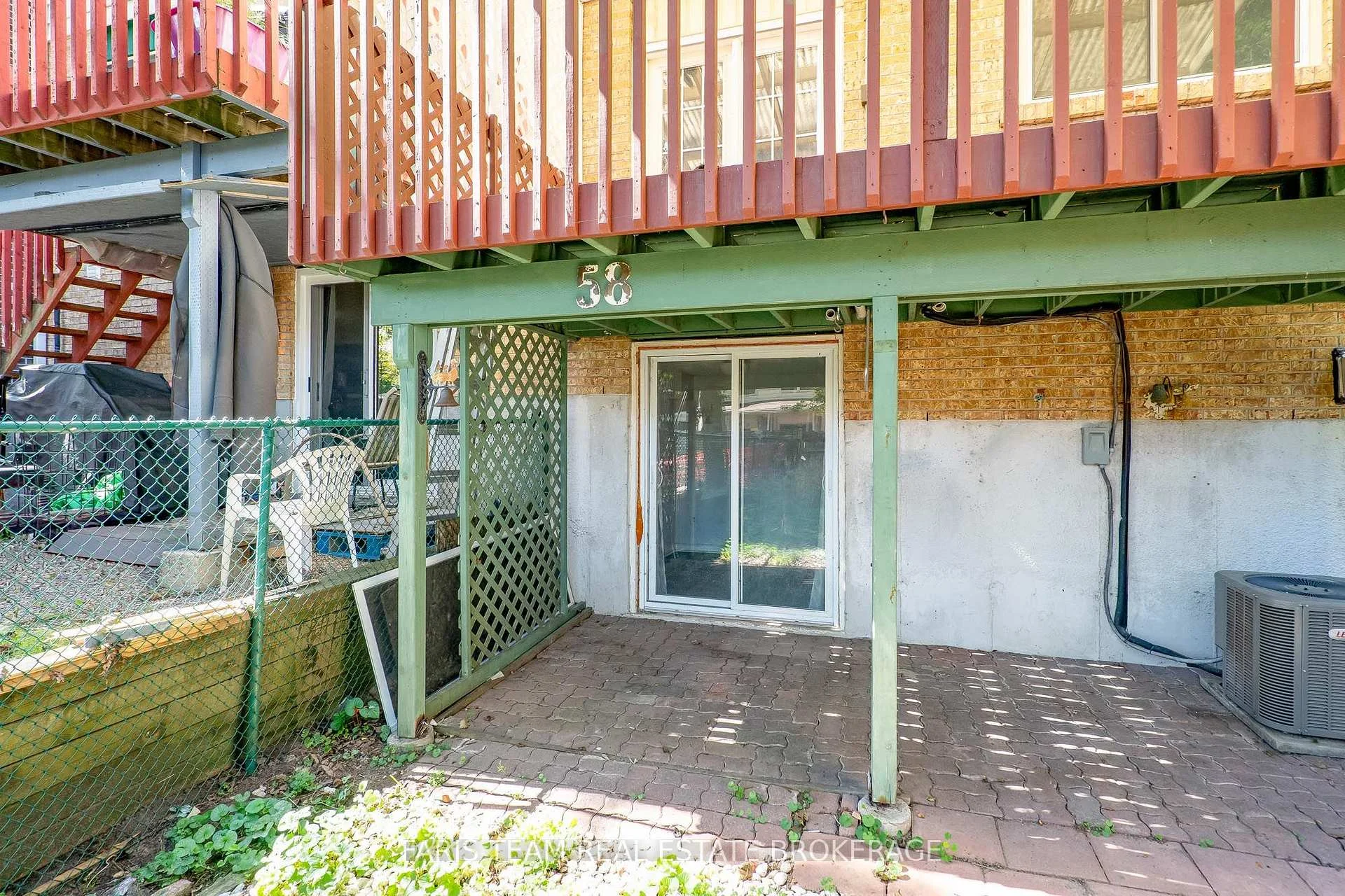 Photo 32 of 58 Chaucer Crescent, Barrie, Letitia Heights — HOMEH