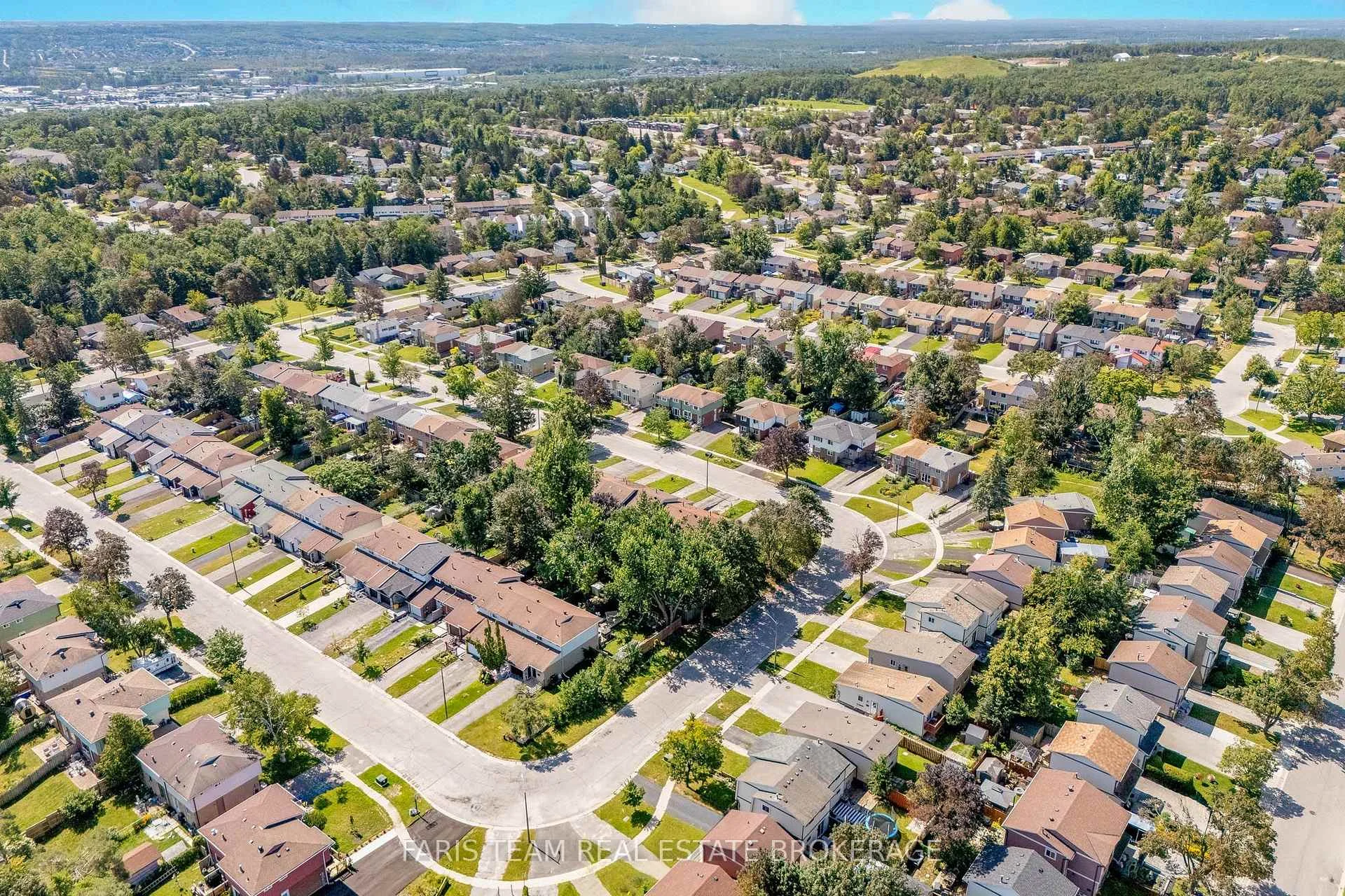 Photo 35 of 58 Chaucer Crescent, Barrie, Letitia Heights — HOMEH