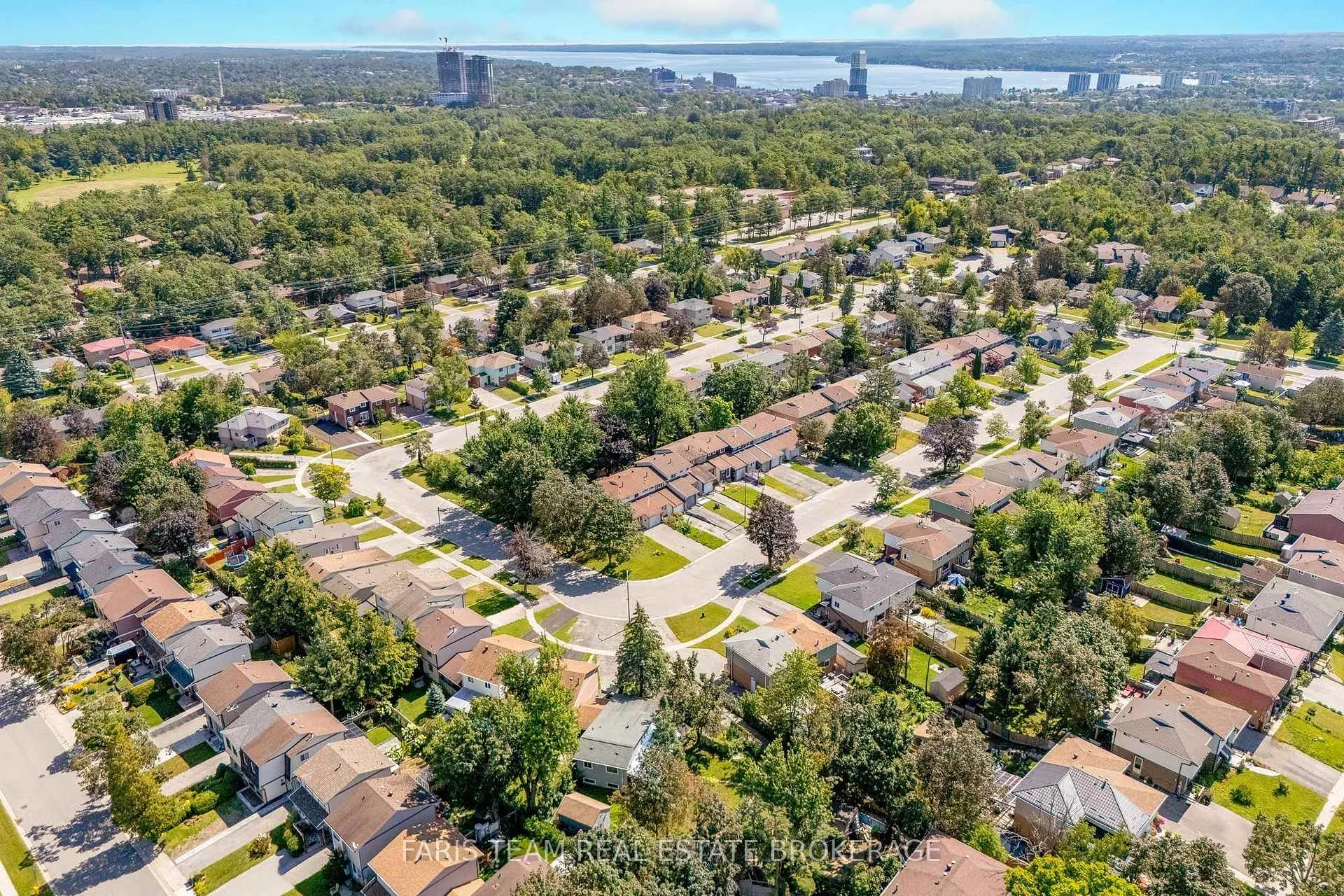Photo 36 of 58 Chaucer Crescent, Barrie, Letitia Heights — HOMEH