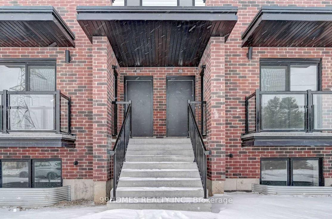 Photo 3 of 249 Chapel Hill Drive, Kitchener, Brigadoon — HOMEH