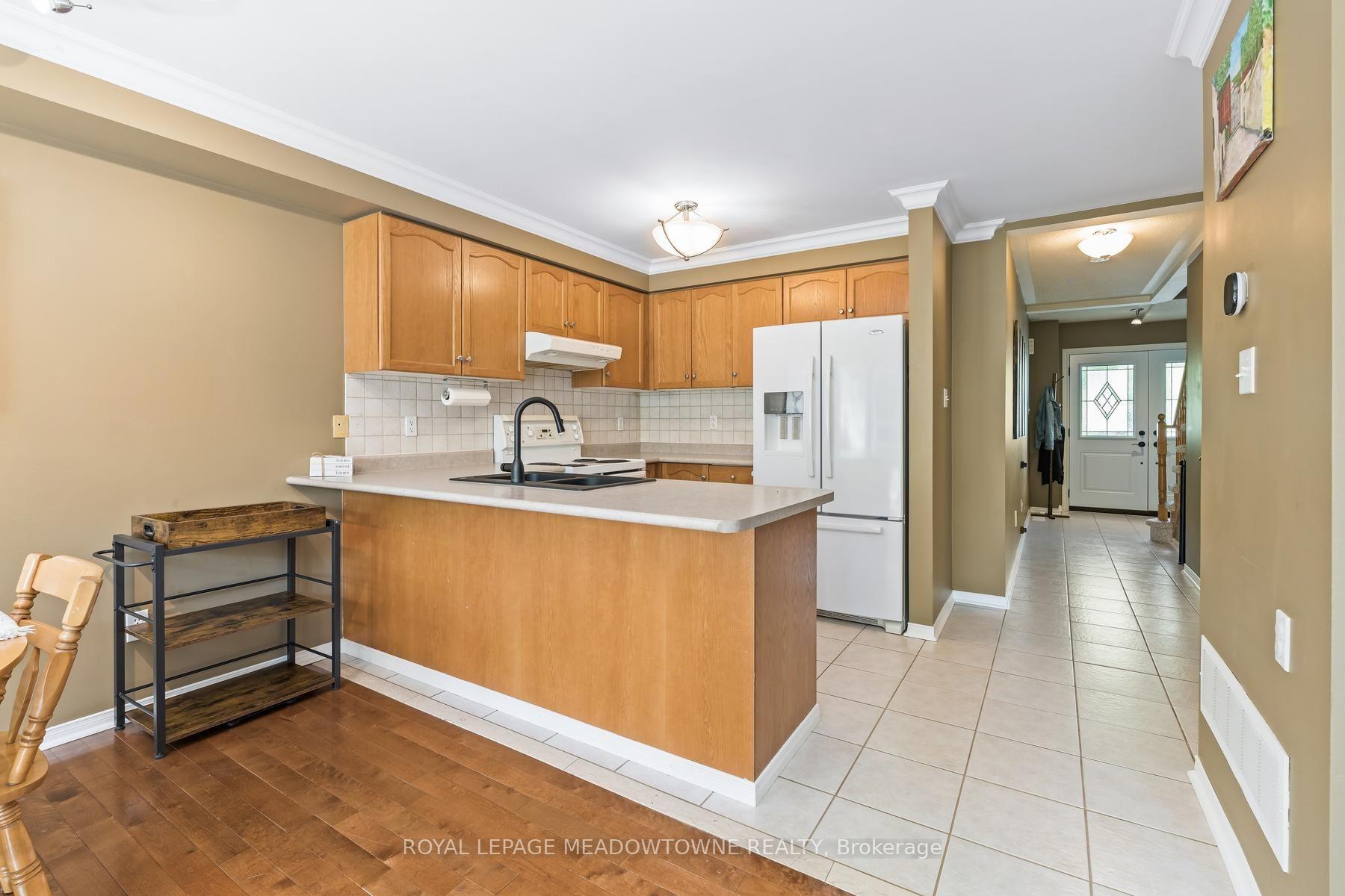 Photo 7 of 136 Dominion Gardens Drive, Halton Hills, Georgetown — HOMEH