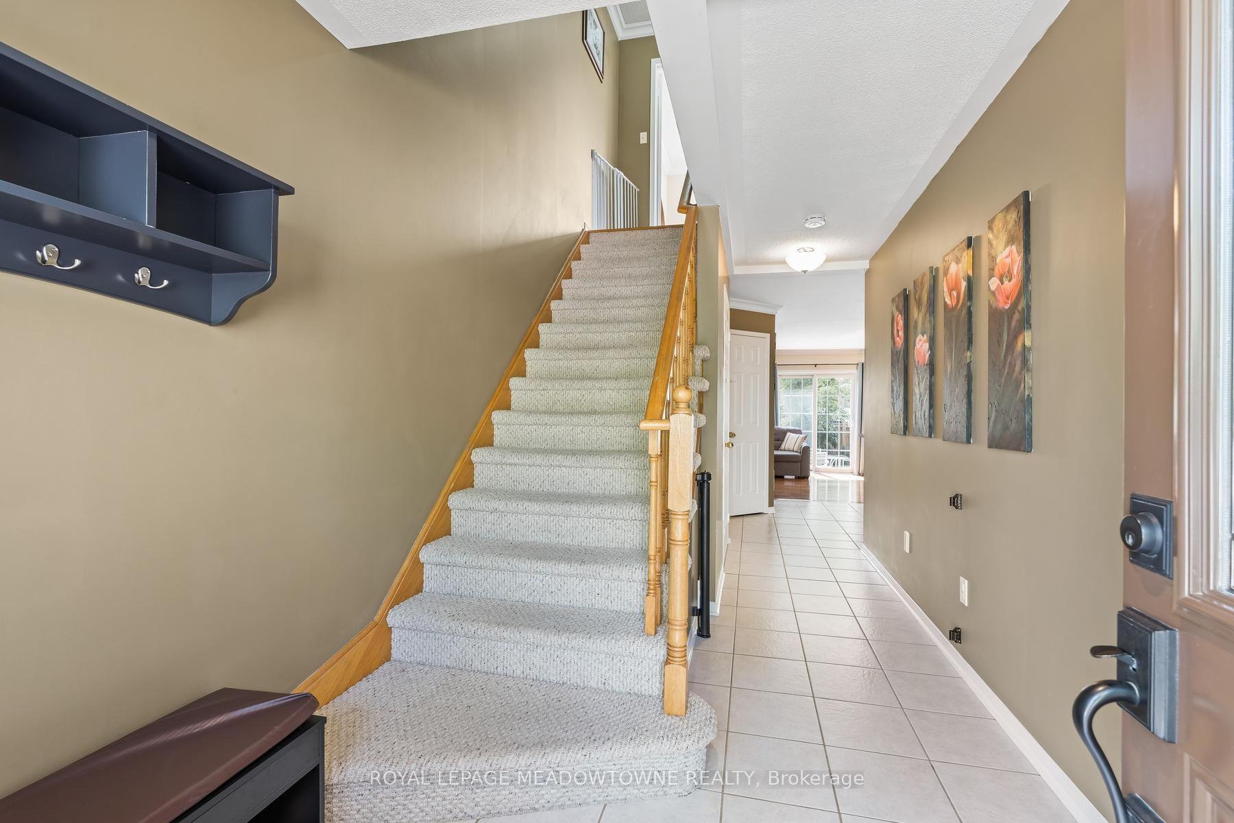 Photo 19 of 136 Dominion Gardens Drive, Halton Hills, Georgetown — HOMEH