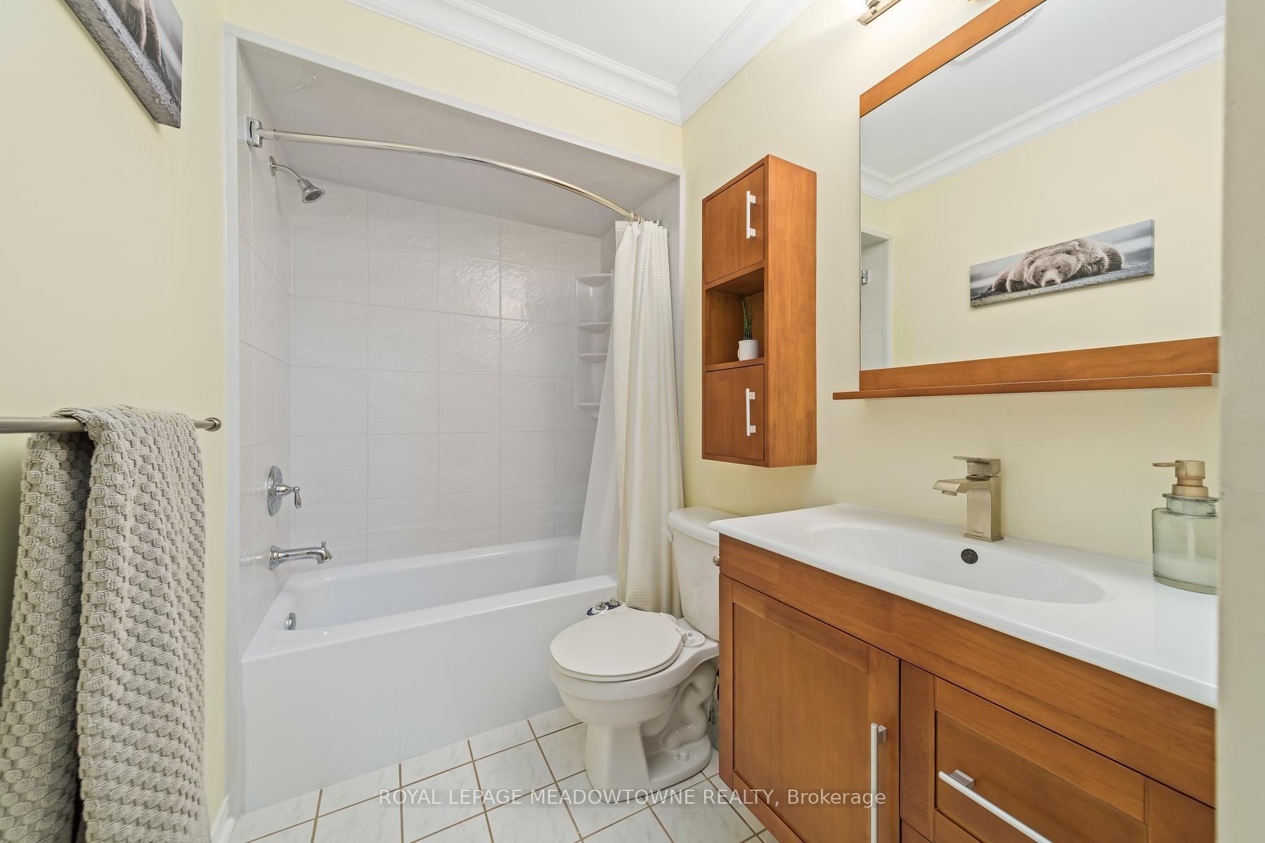 Photo 25 of 136 Dominion Gardens Drive, Halton Hills, Georgetown — HOMEH