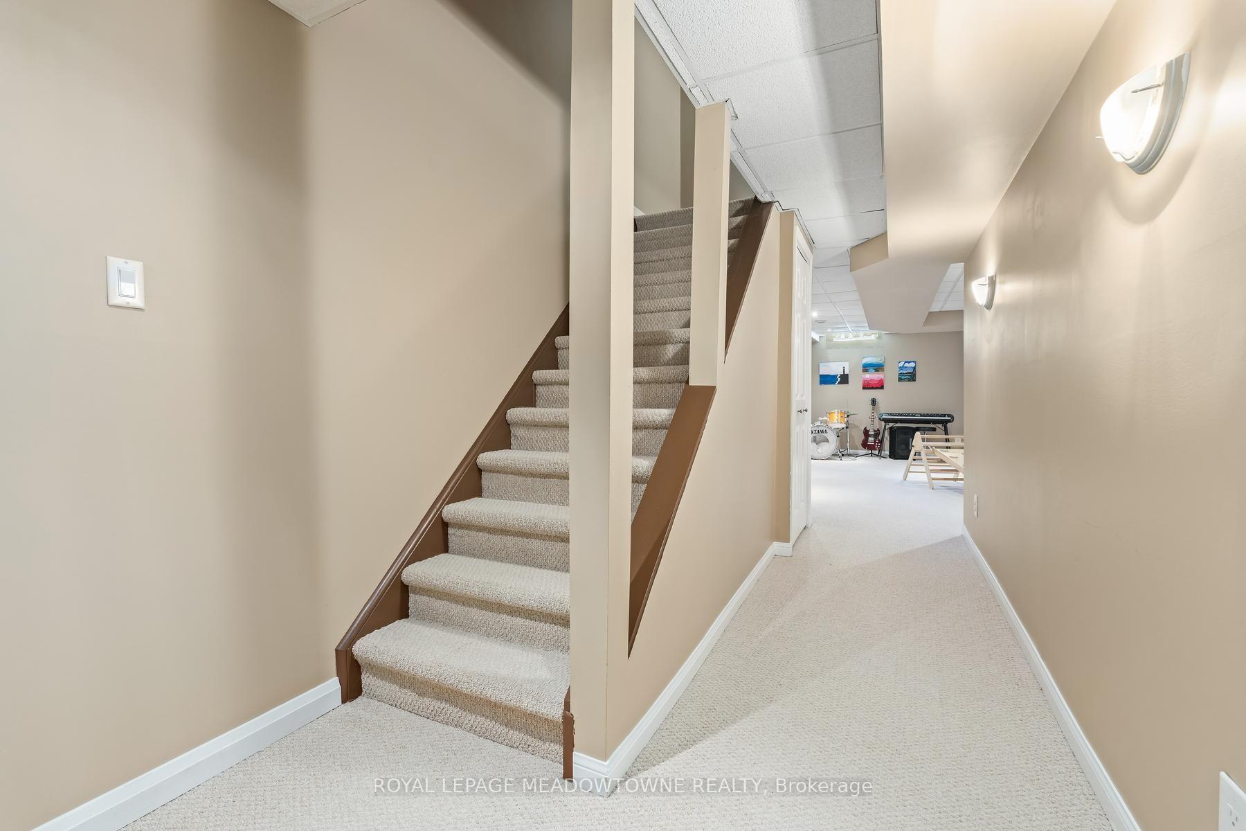 Photo 26 of 136 Dominion Gardens Drive, Halton Hills, Georgetown — HOMEH
