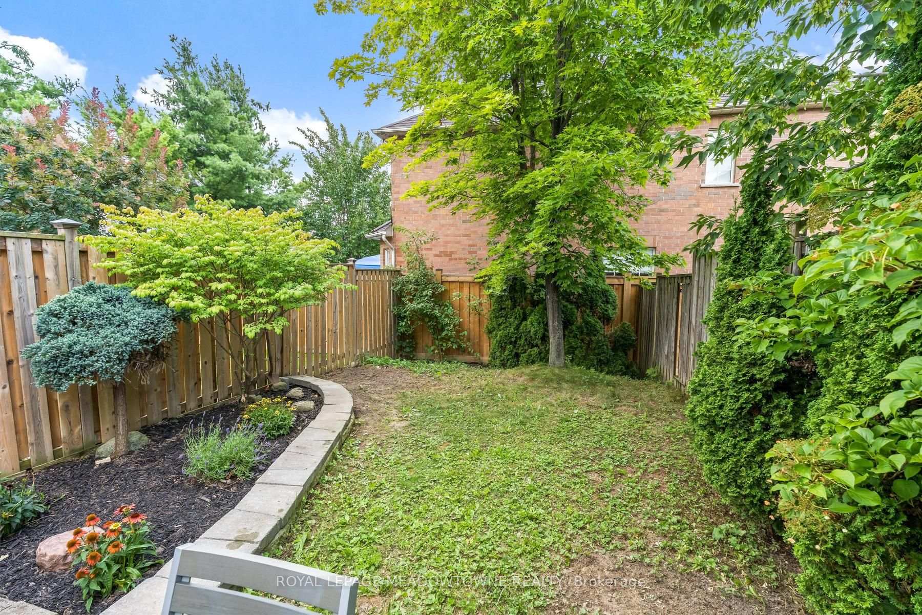Photo 31 of 136 Dominion Gardens Drive, Halton Hills, Georgetown — HOMEH
