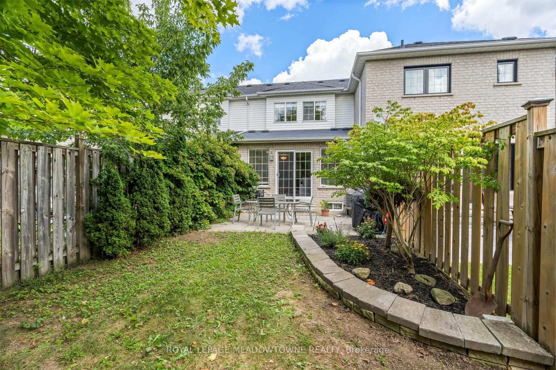 Photo 32 of 136 Dominion Gardens Drive, Halton Hills, Georgetown — HOMEH