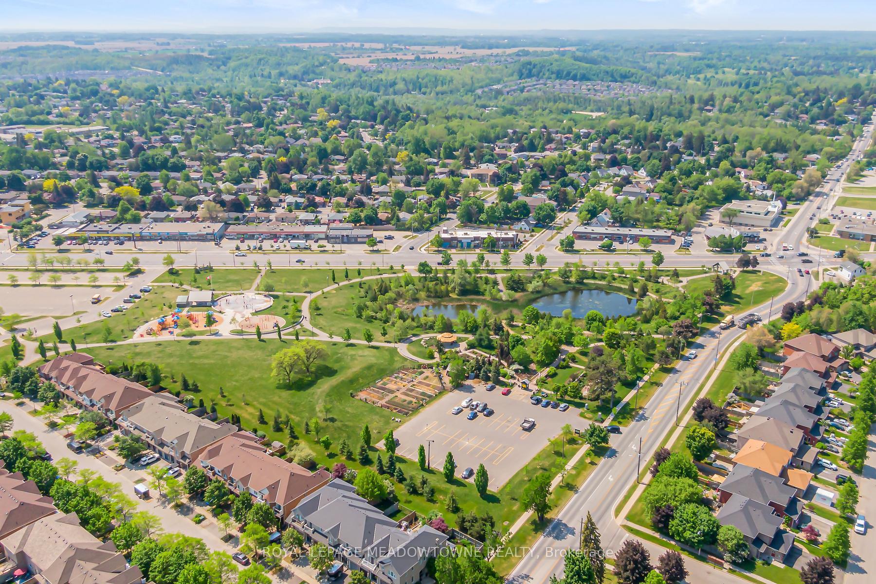 Photo 36 of 136 Dominion Gardens Drive, Halton Hills, Georgetown — HOMEH