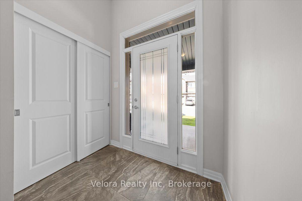 Photo 3 of 125 Overberg Way, Ottawa, Kanata - Emerald Meadows/Trailwest — HOMEH
