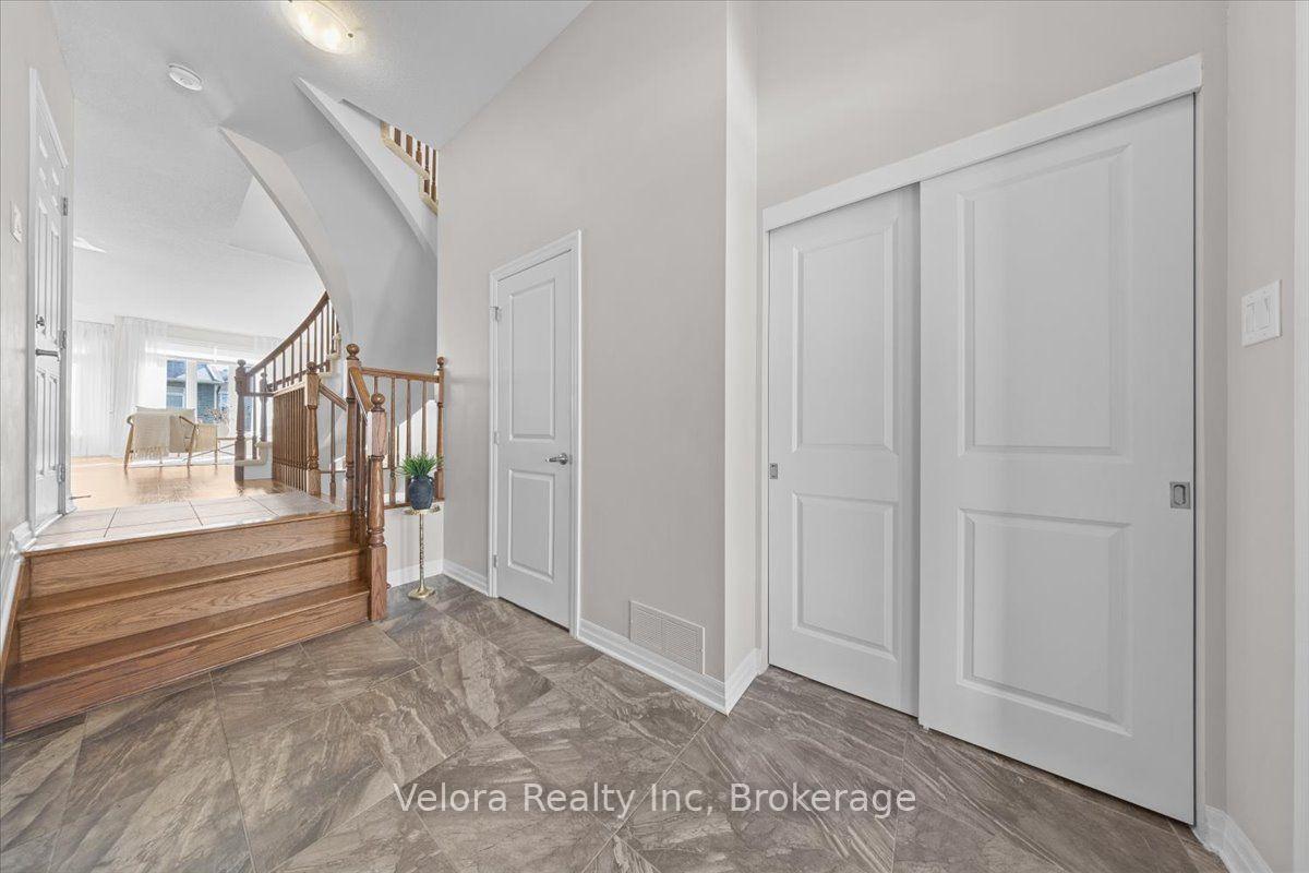 Photo 4 of 125 Overberg Way, Ottawa, Kanata - Emerald Meadows/Trailwest — HOMEH