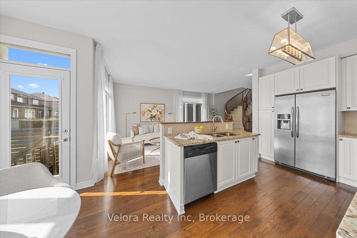 Photo 15 of 125 Overberg Way, Ottawa, Kanata - Emerald Meadows/Trailwest — HOMEH