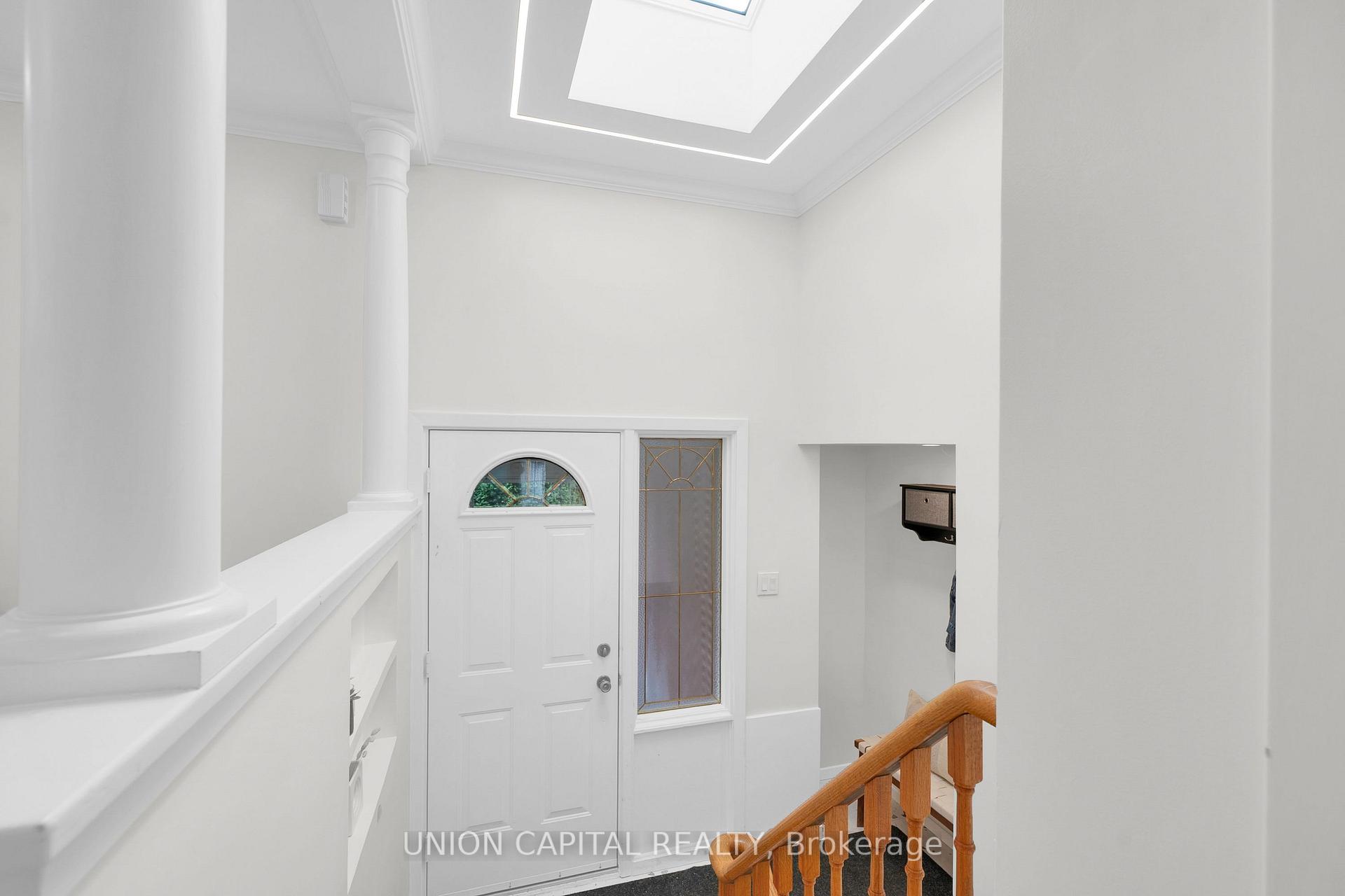 Photo 5 of 8 Baybrook Crescent, Scarborough, Woburn — HOMEH