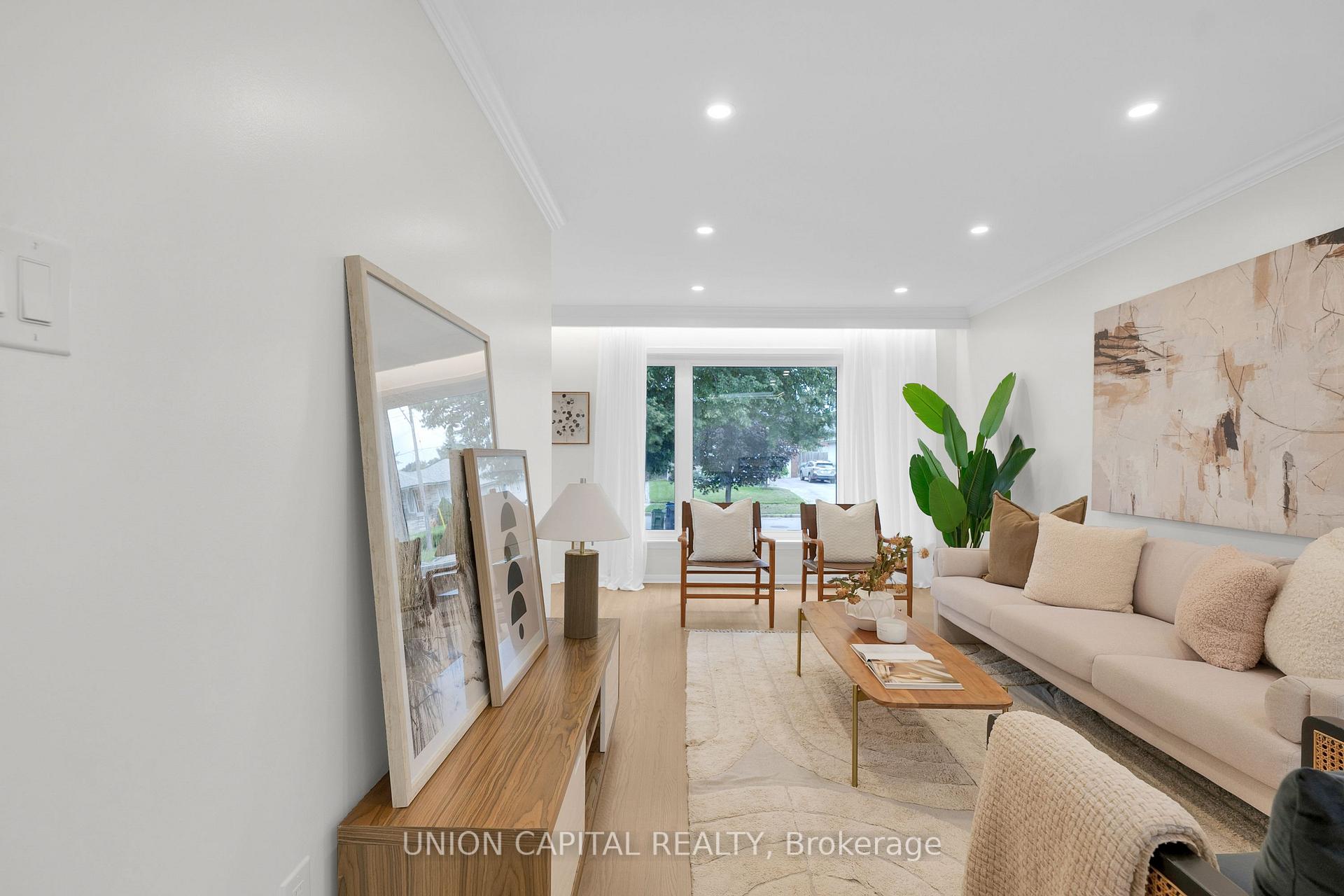 Photo 6 of 8 Baybrook Crescent, Scarborough, Woburn — HOMEH
