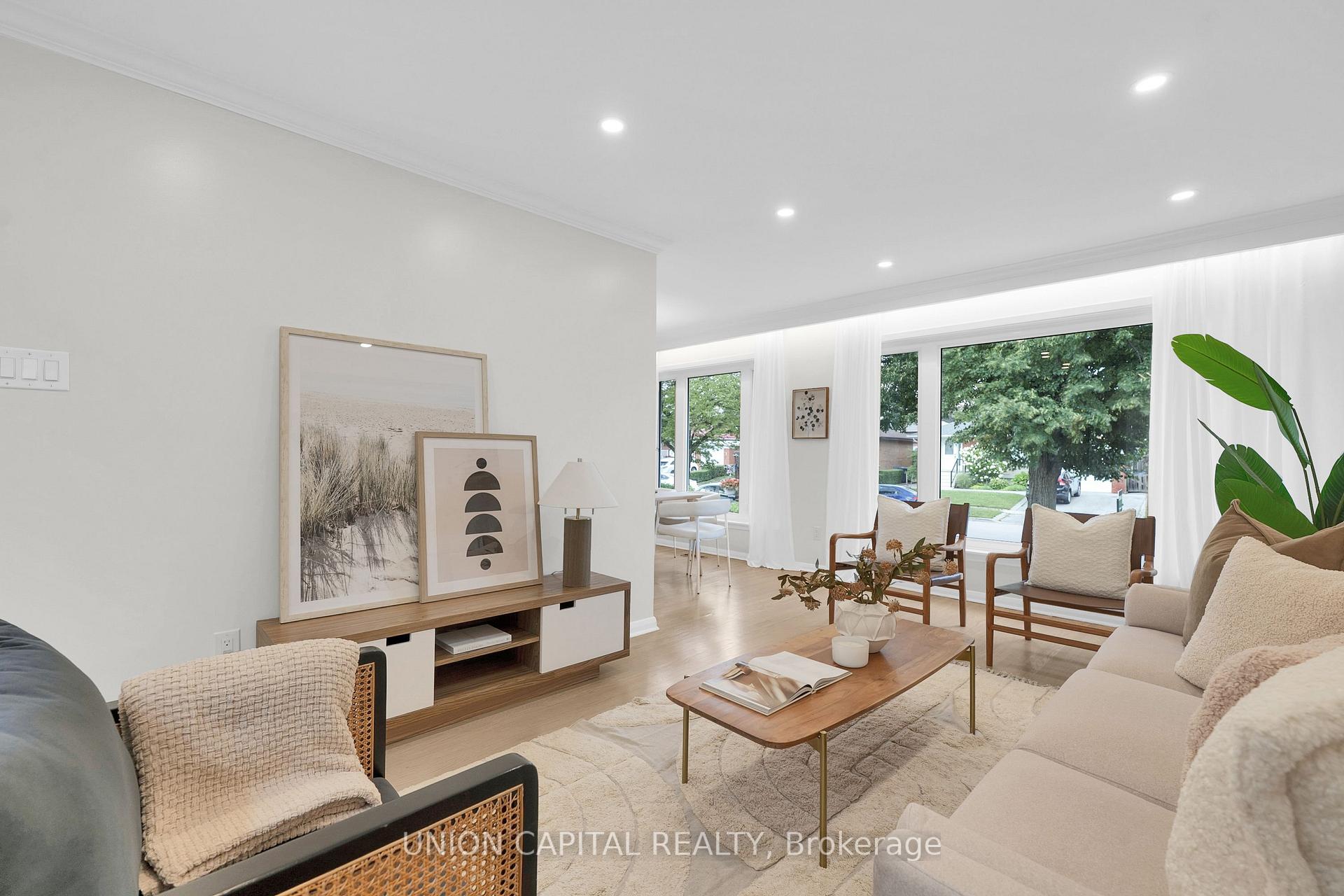 Photo 7 of 8 Baybrook Crescent, Scarborough, Woburn — HOMEH