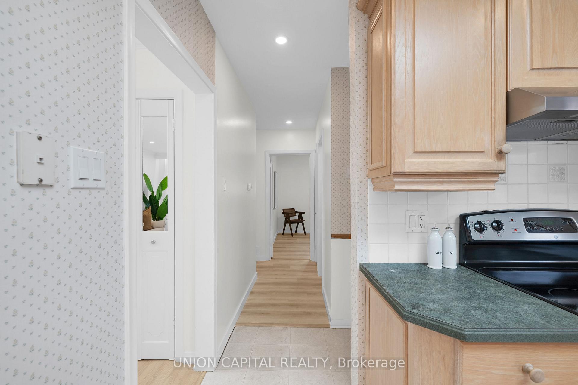 Photo 14 of 8 Baybrook Crescent, Scarborough, Woburn — HOMEH