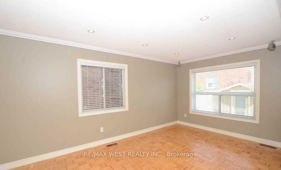Photo 3 of 49 Bestview Crescent, Vaughan, Rural Vaughan — HOMEH