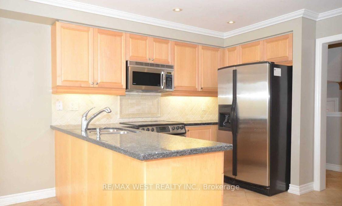 Photo 4 of 49 Bestview Crescent, Vaughan, Rural Vaughan — HOMEH