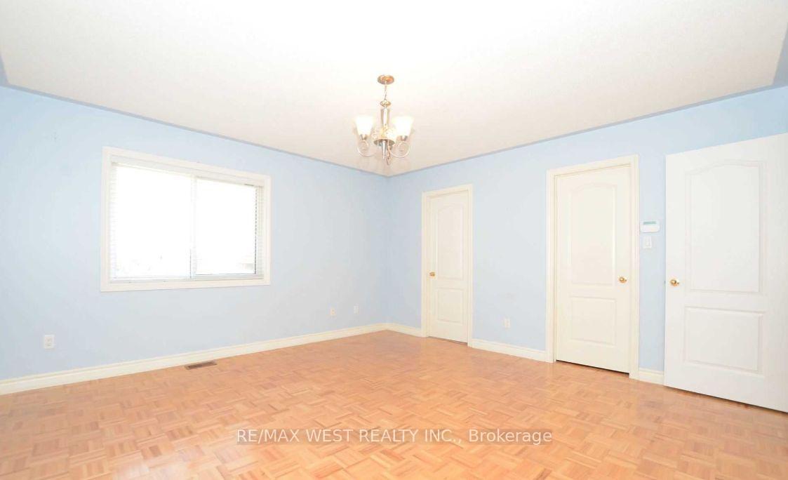 Photo 7 of 49 Bestview Crescent, Vaughan, Rural Vaughan — HOMEH