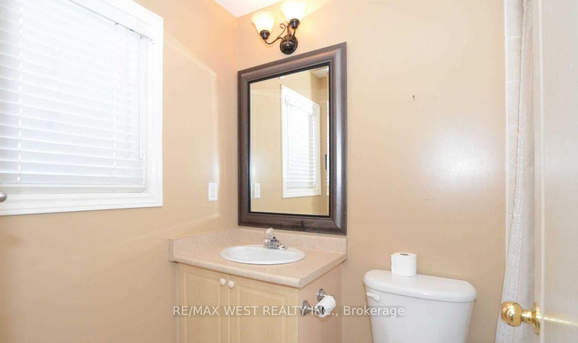 Photo 8 of 49 Bestview Crescent, Vaughan, Rural Vaughan — HOMEH