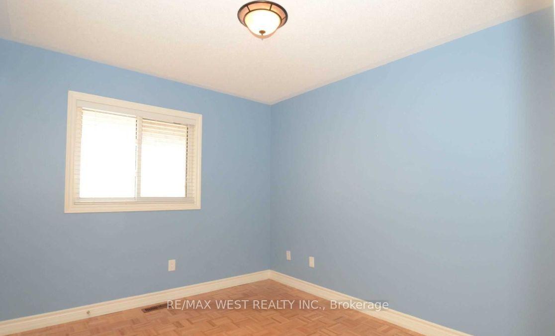 Photo 9 of 49 Bestview Crescent, Vaughan, Rural Vaughan — HOMEH