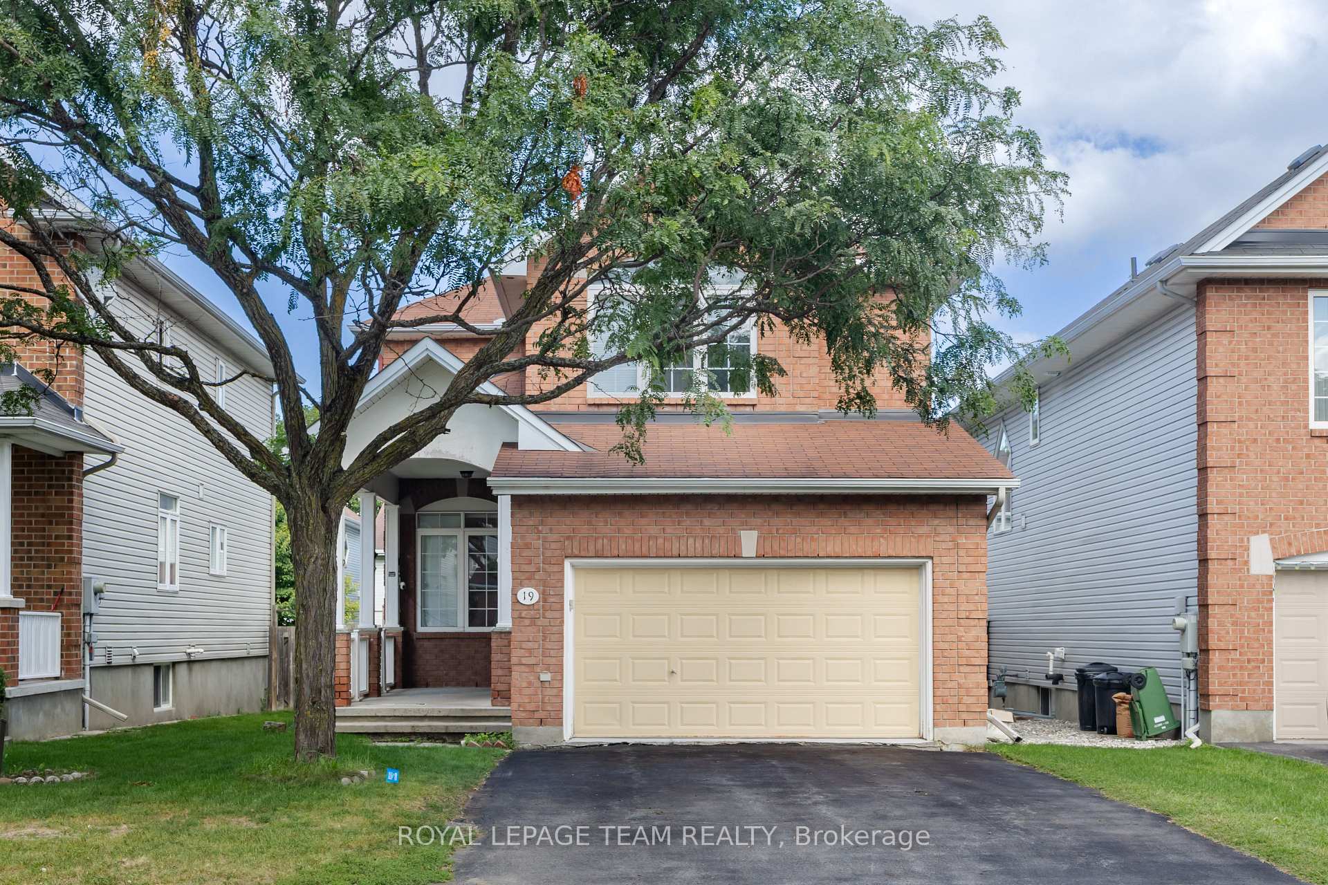 Photo 2 of 19 Dunn Street, Ottawa, Kanata - Beaverbrook — HOMEH