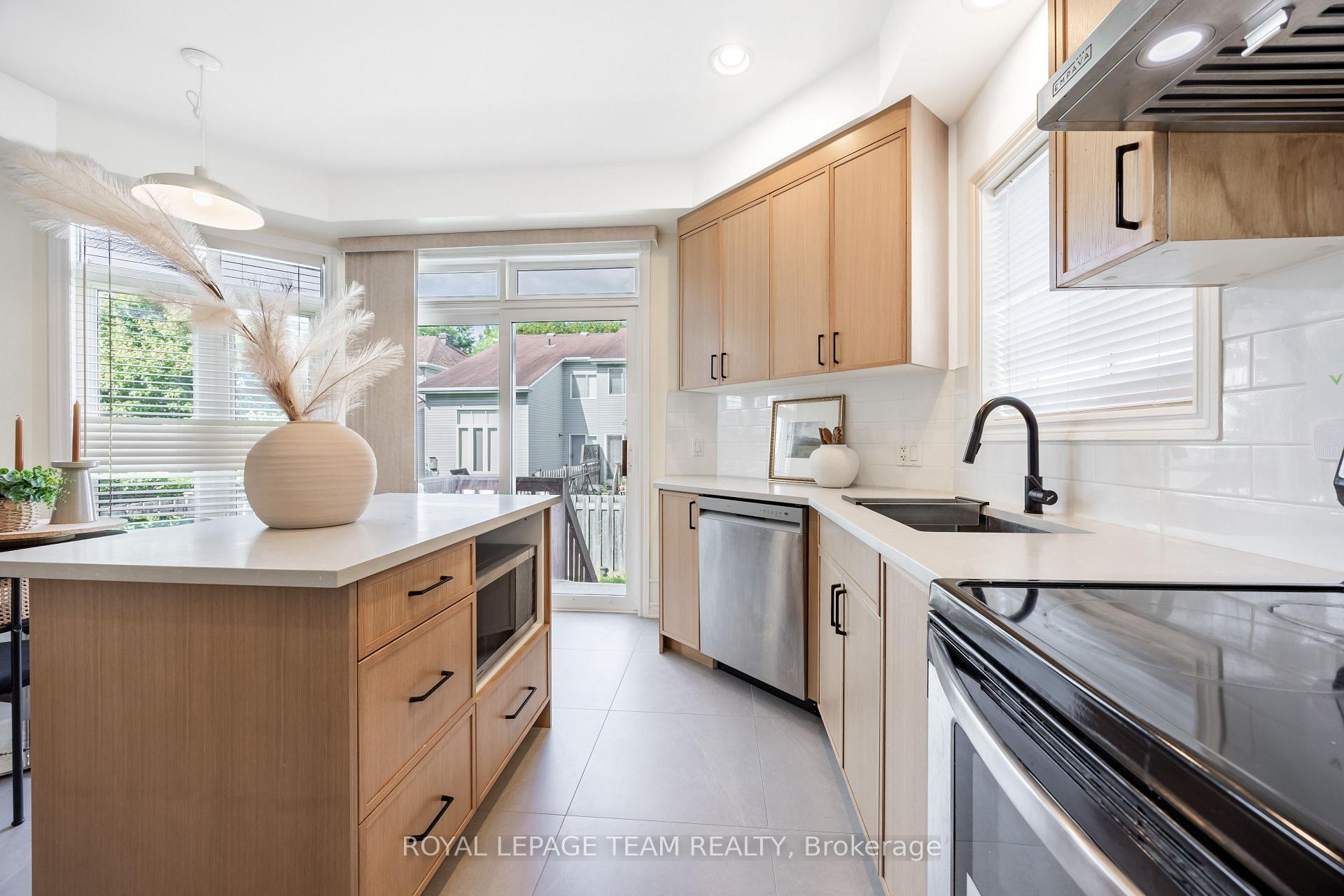 Photo 21 of 19 Dunn Street, Ottawa, Kanata - Beaverbrook — HOMEH