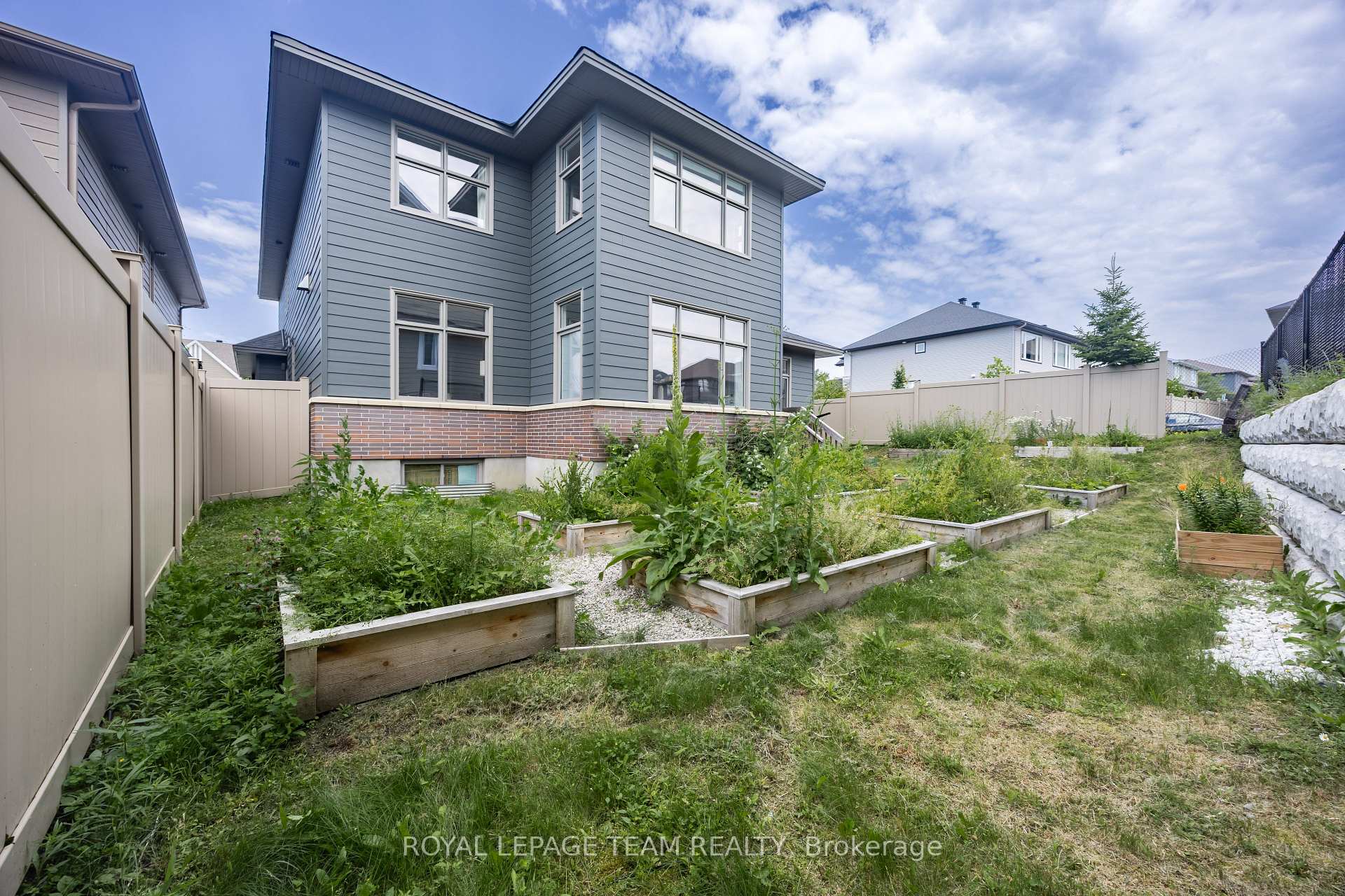 Photo 48 of 131 Escarpment Crescent, Ottawa, Kanata - Kanata Lakes/Heritage Hills — HOMEH