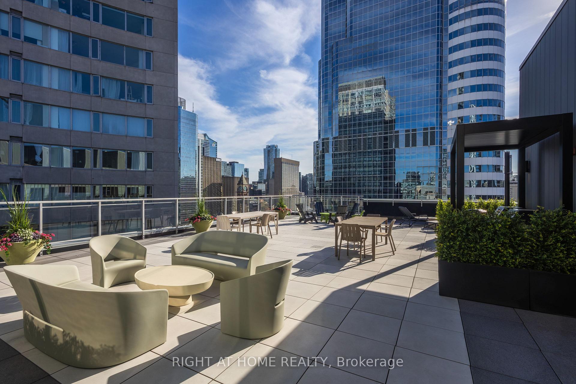 Photo 5 of Unit 905, 220 Victoria Street, Toronto, Church-Yonge Corridor — HOMEH
