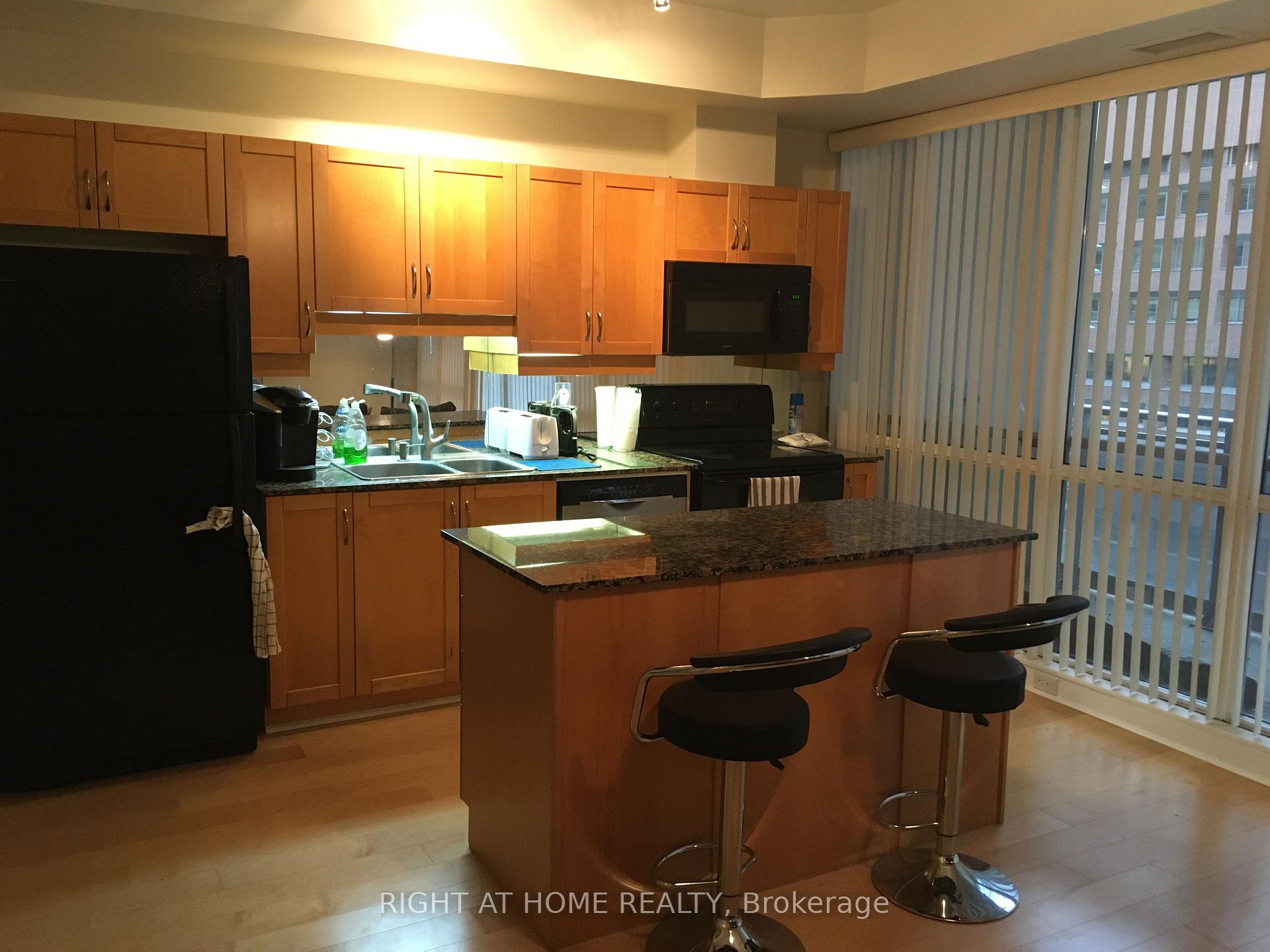 Photo 11 of Unit 905, 220 Victoria Street, Toronto, Church-Yonge Corridor — HOMEH