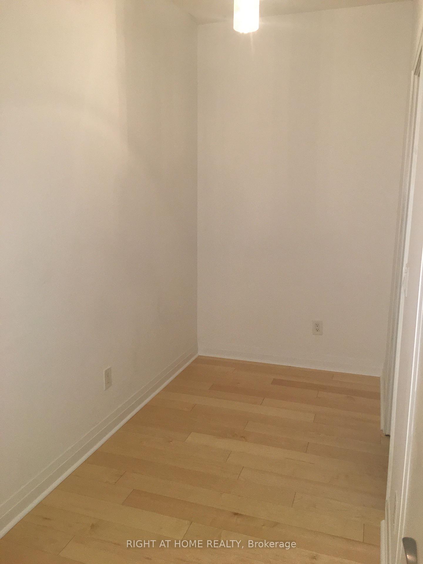 Photo 14 of Unit 905, 220 Victoria Street, Toronto, Church-Yonge Corridor — HOMEH