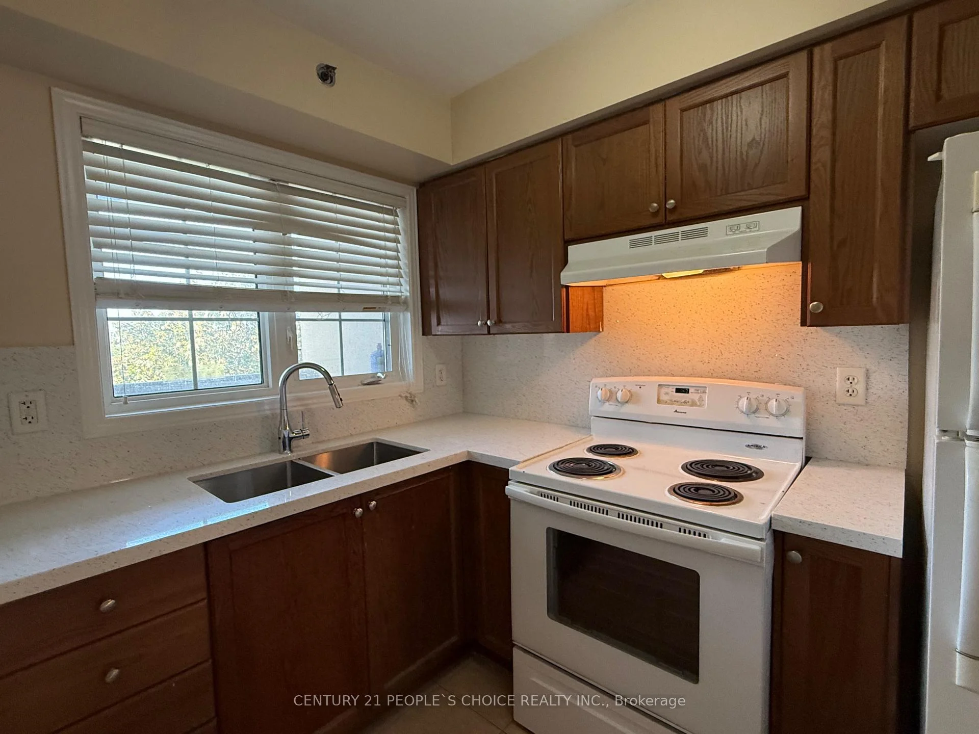 Photo 2 of Unit 2, 9699 Jane Street, Vaughan, Maple — HOMEH
