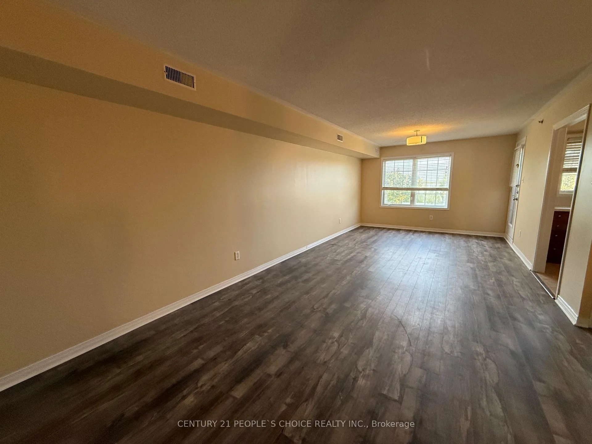 Photo 4 of Unit 2, 9699 Jane Street, Vaughan, Maple — HOMEH