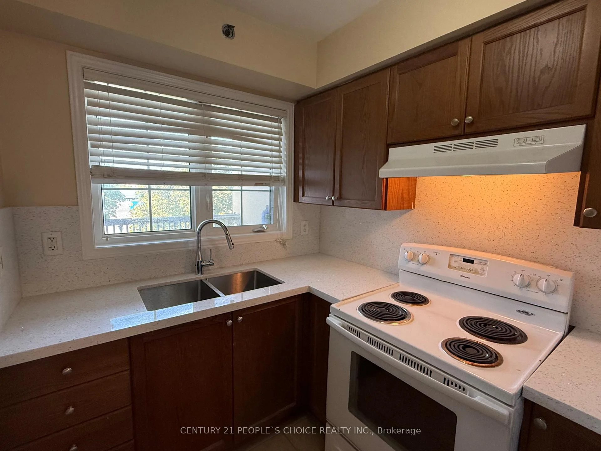 Photo 7 of Unit 2, 9699 Jane Street, Vaughan, Maple — HOMEH