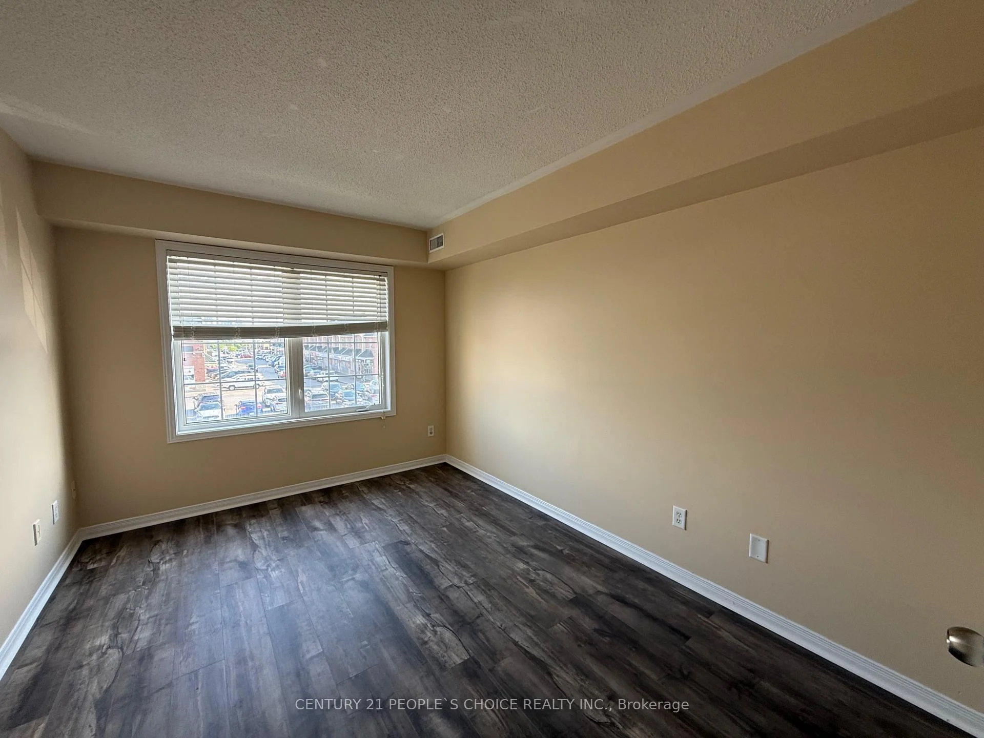 Photo 14 of Unit 2, 9699 Jane Street, Vaughan, Maple — HOMEH
