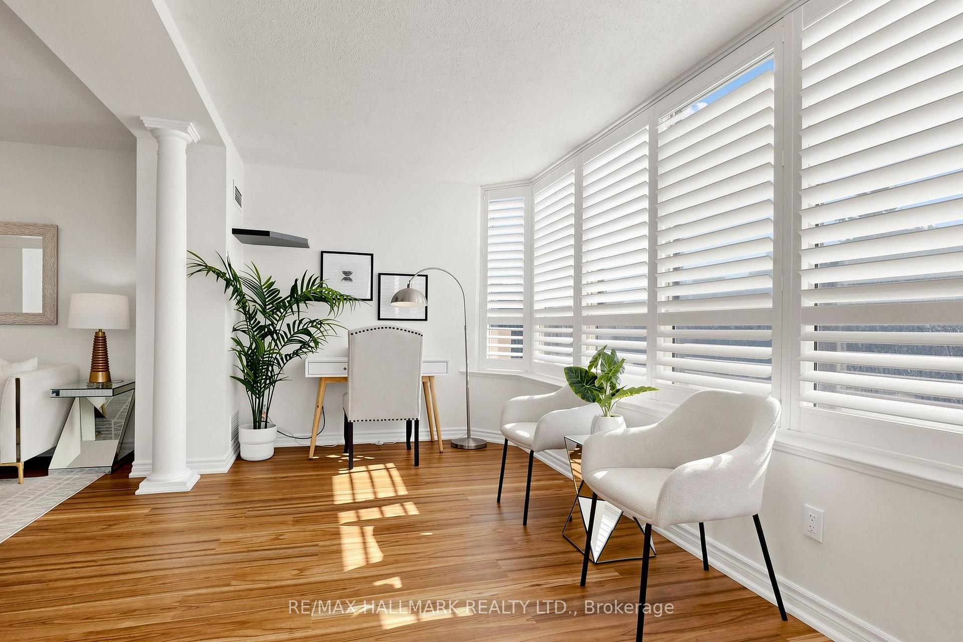 Photo 5 of Unit 210, 33 Weldrick Road E, Richmond Hill, Observatory — HOMEH