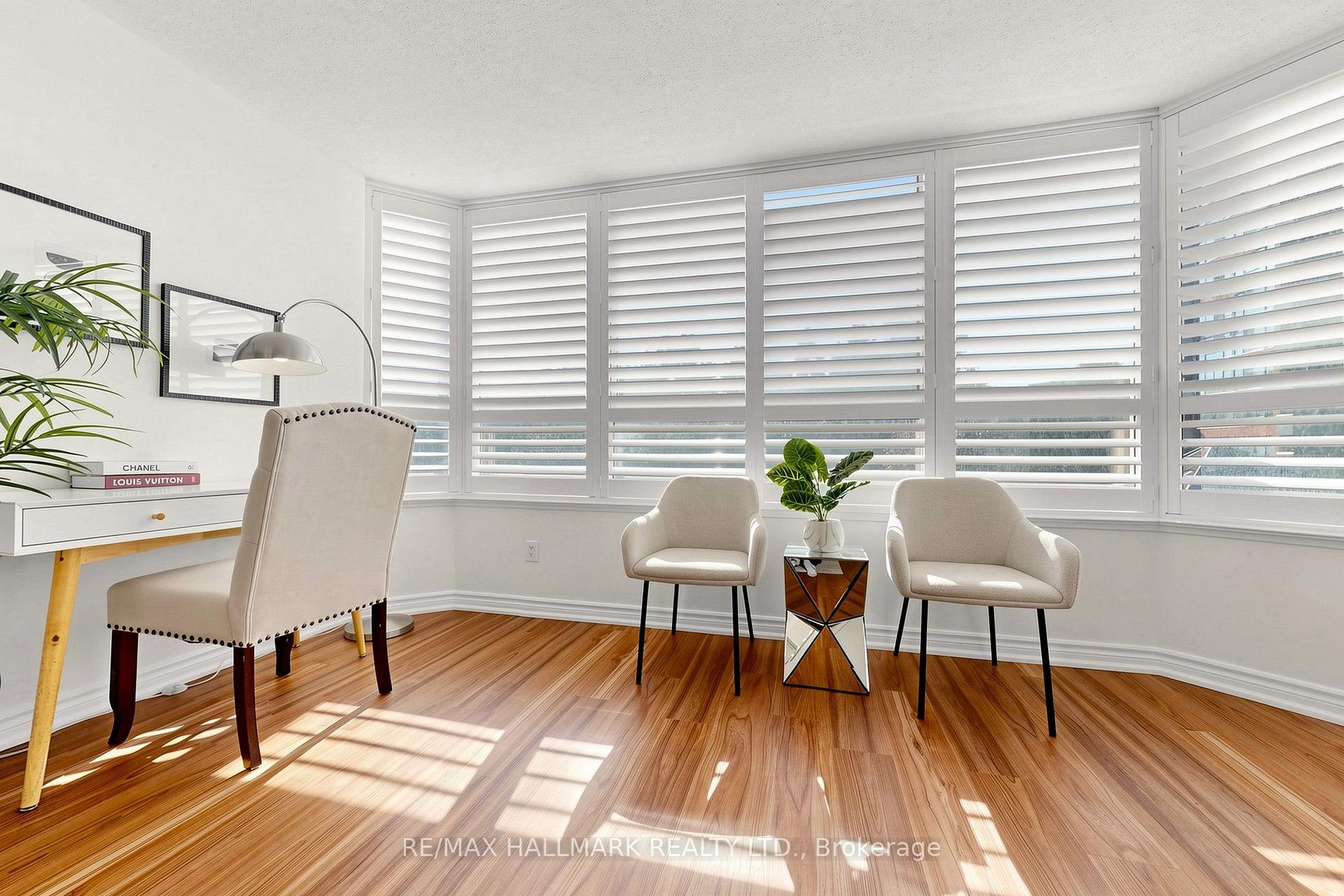 Photo 6 of Unit 210, 33 Weldrick Road E, Richmond Hill, Observatory — HOMEH