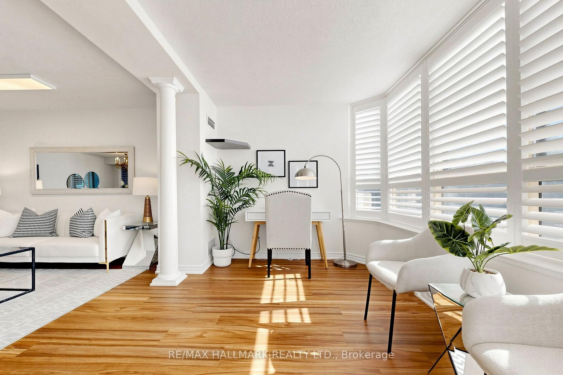 Photo 7 of Unit 210, 33 Weldrick Road E, Richmond Hill, Observatory — HOMEH