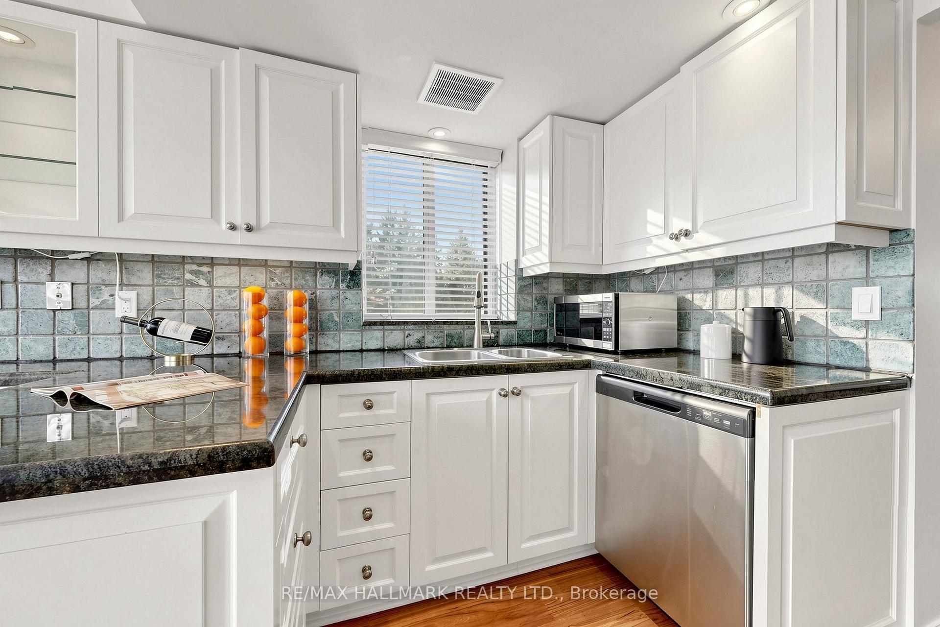 Photo 10 of Unit 210, 33 Weldrick Road E, Richmond Hill, Observatory — HOMEH
