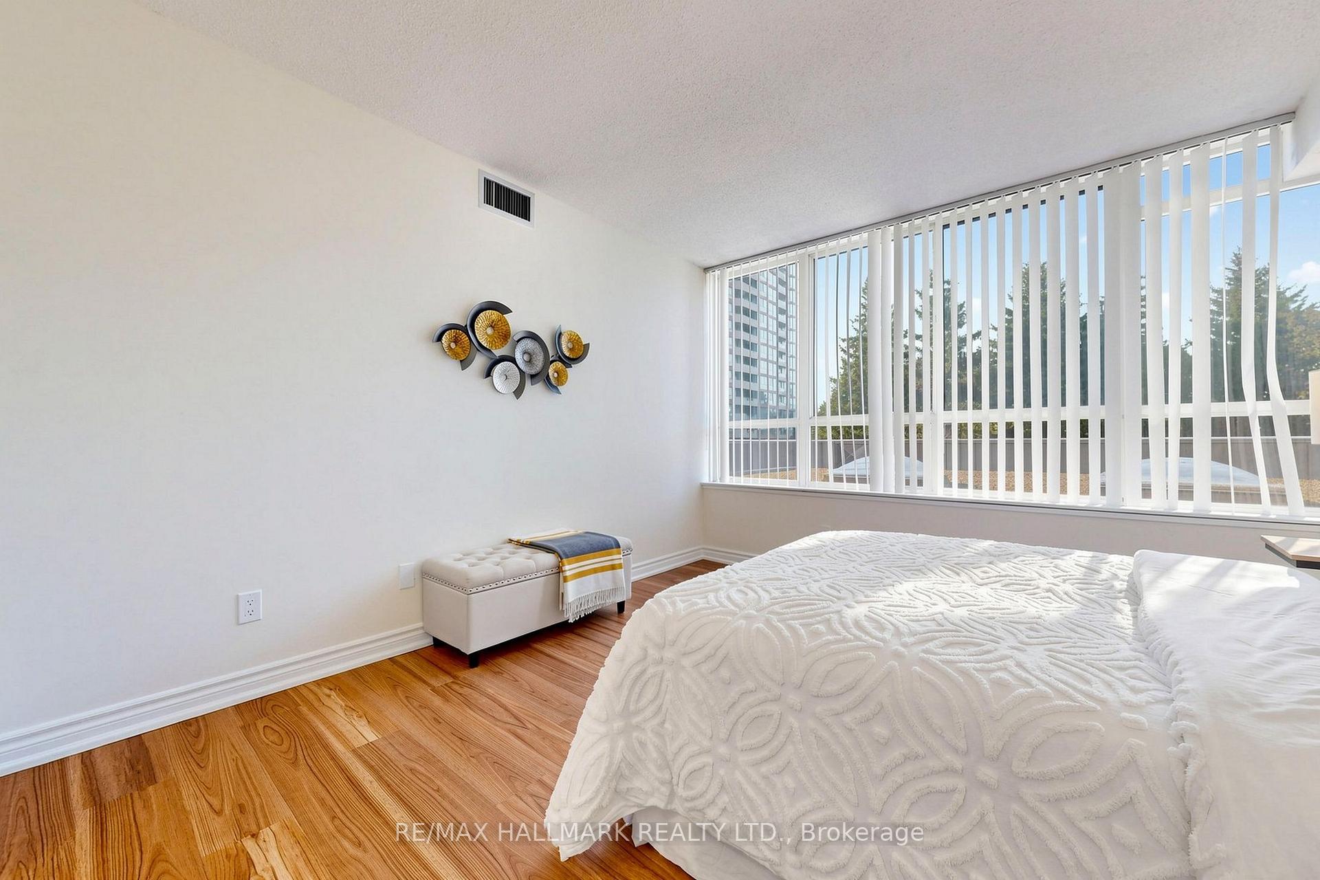 Photo 15 of Unit 210, 33 Weldrick Road E, Richmond Hill, Observatory — HOMEH