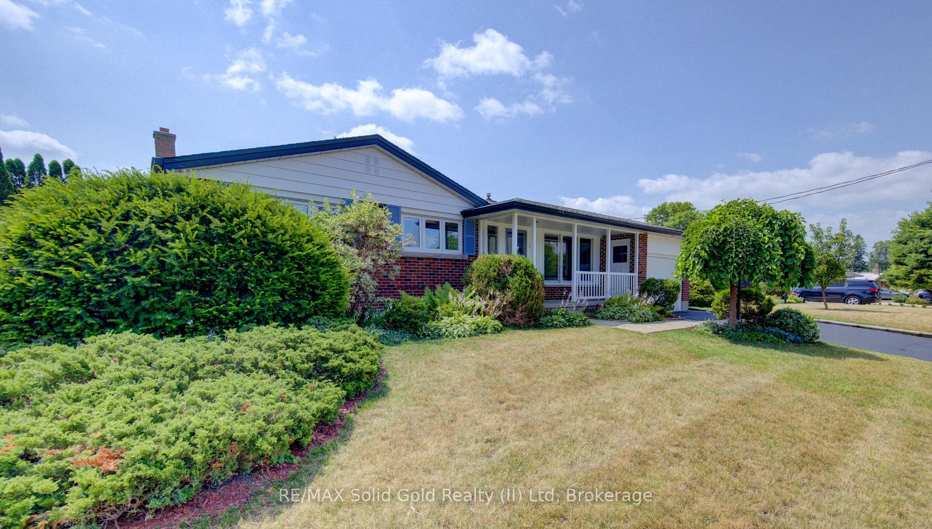 Photo 3 of 139 Trafalgar Avenue, Kitchener, Stanley Park — HOMEH