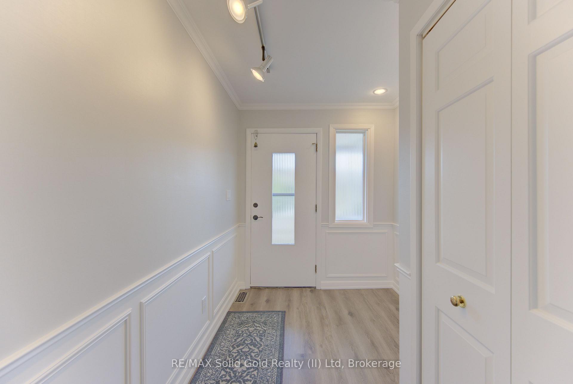 Photo 4 of 139 Trafalgar Avenue, Kitchener, Stanley Park — HOMEH