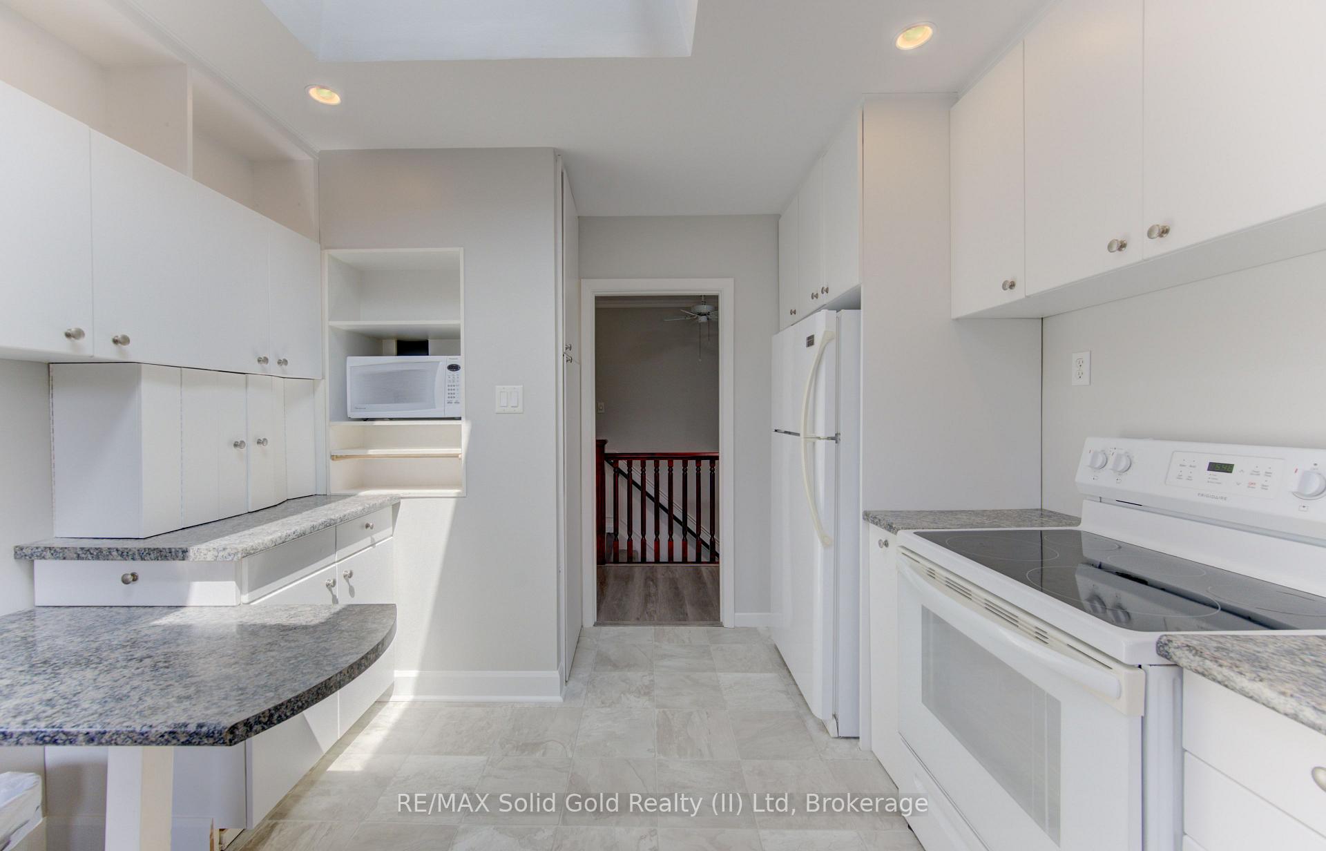 Photo 9 of 139 Trafalgar Avenue, Kitchener, Stanley Park — HOMEH