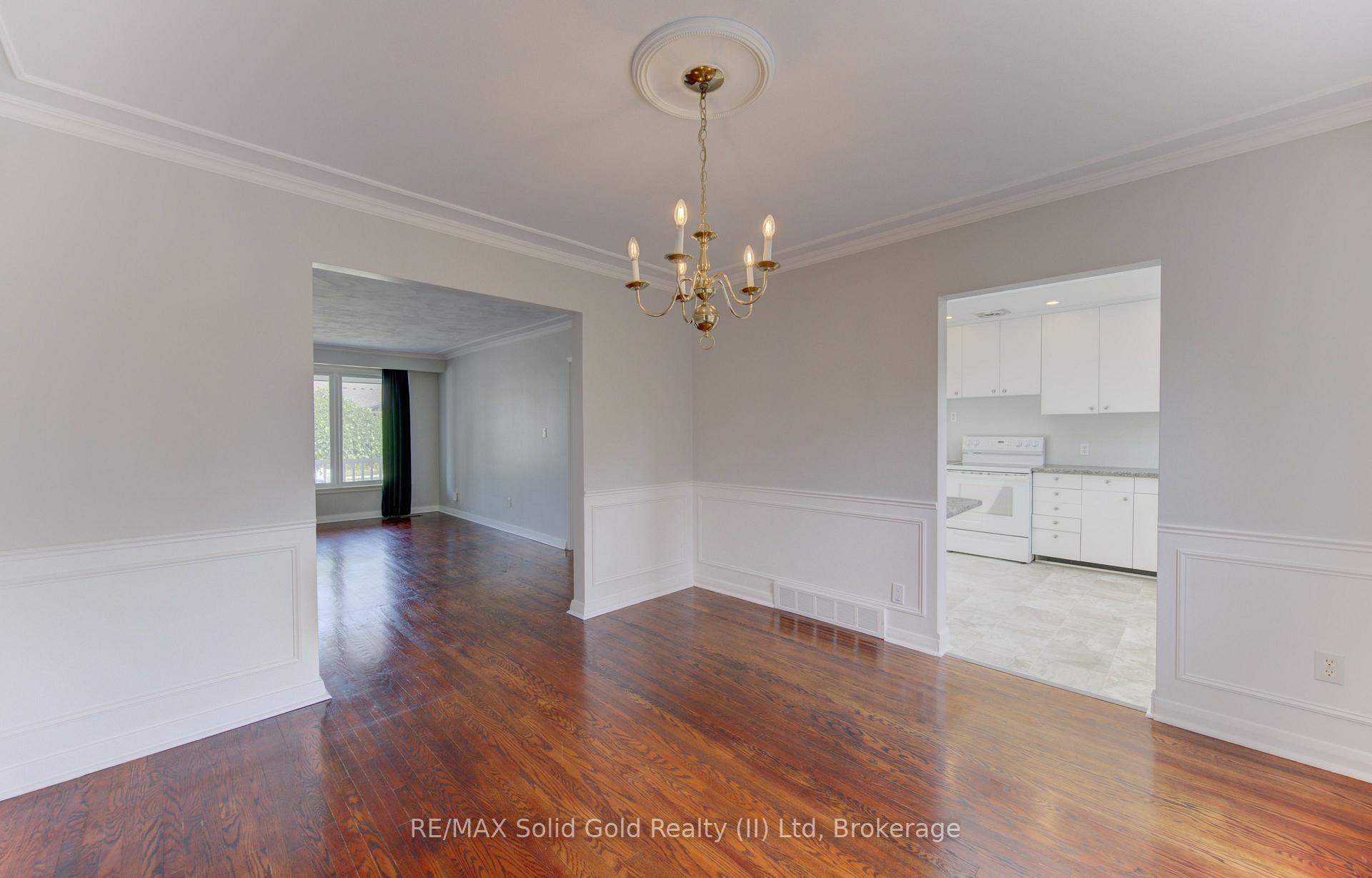 Photo 13 of 139 Trafalgar Avenue, Kitchener, Stanley Park — HOMEH