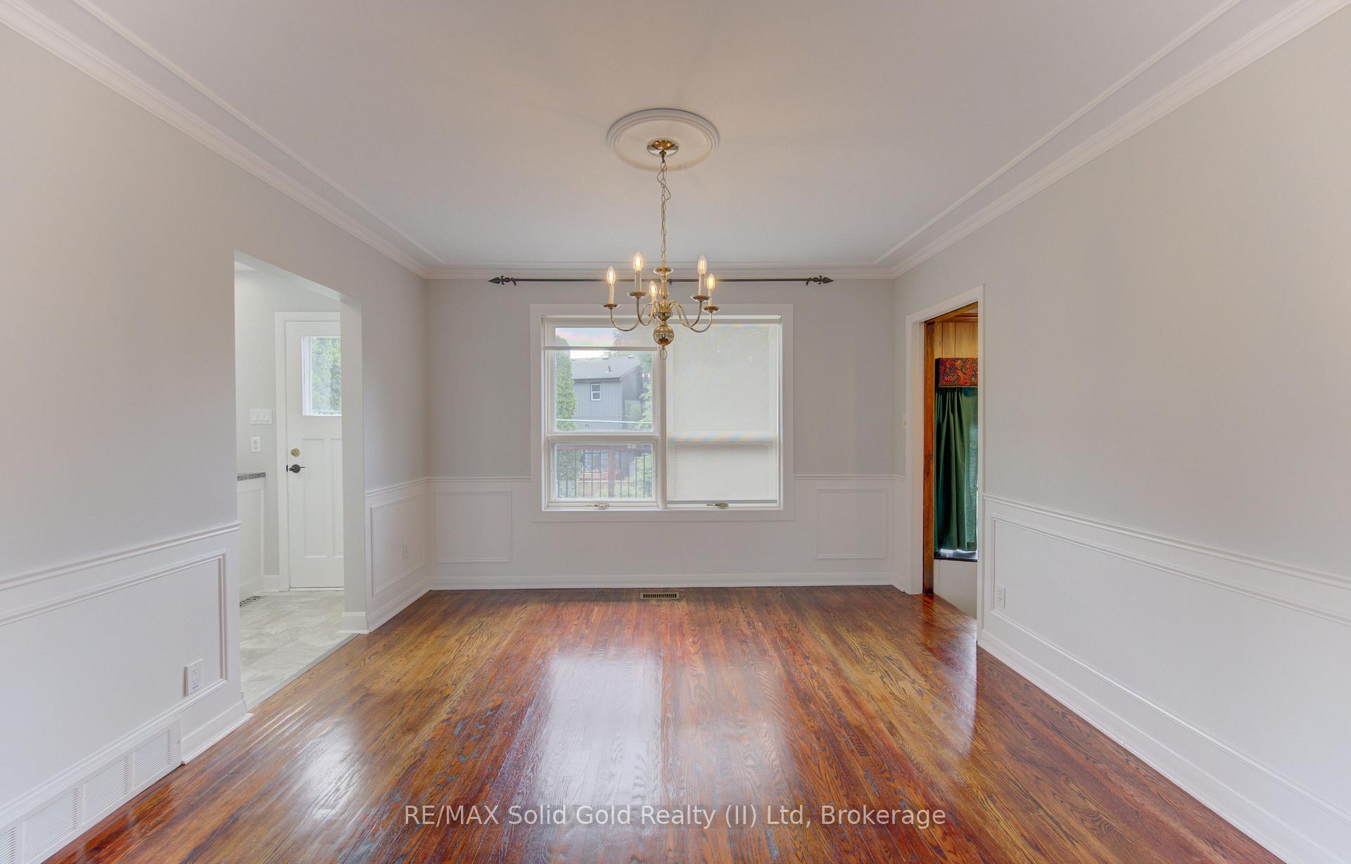 Photo 14 of 139 Trafalgar Avenue, Kitchener, Stanley Park — HOMEH