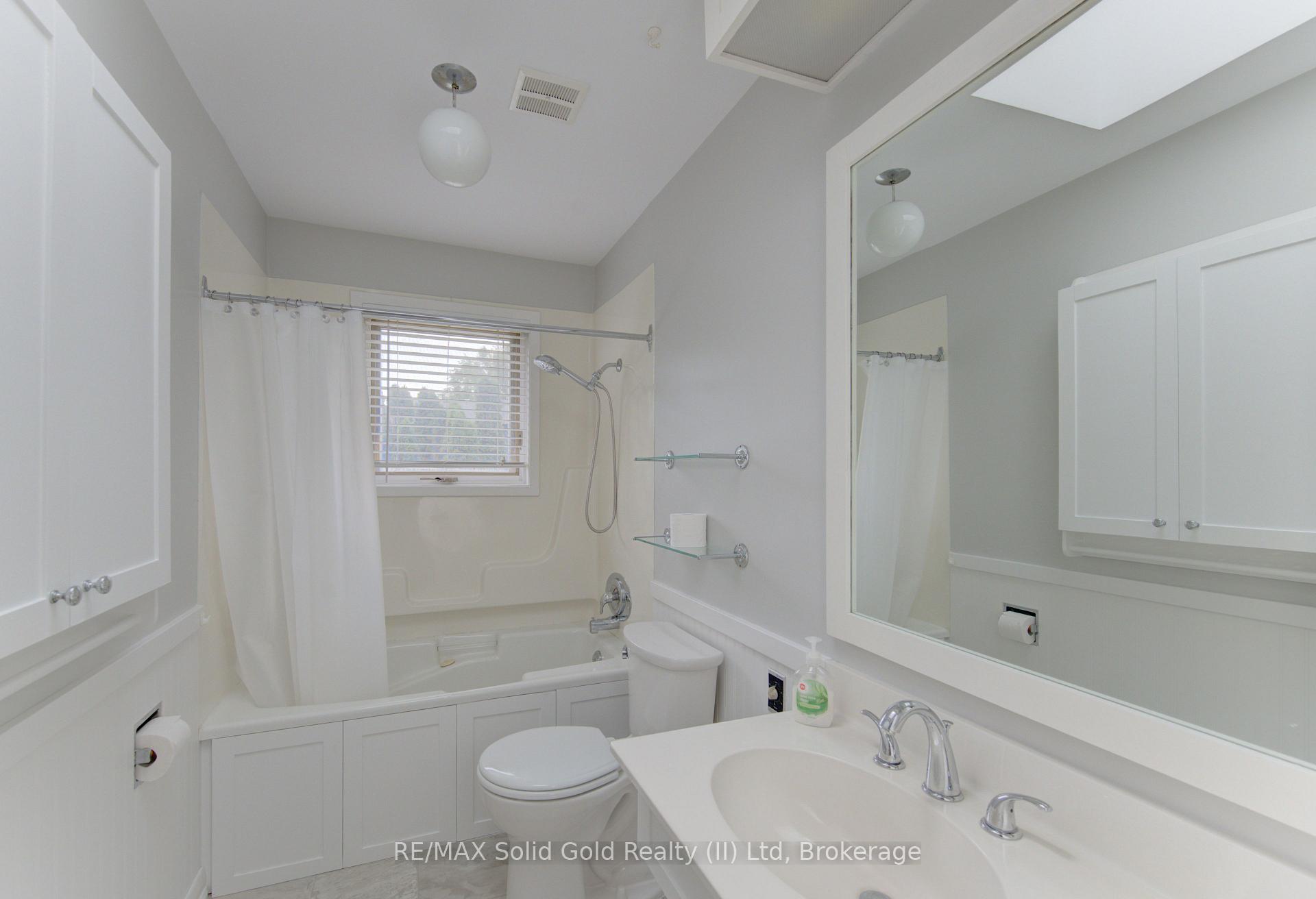 Photo 15 of 139 Trafalgar Avenue, Kitchener, Stanley Park — HOMEH