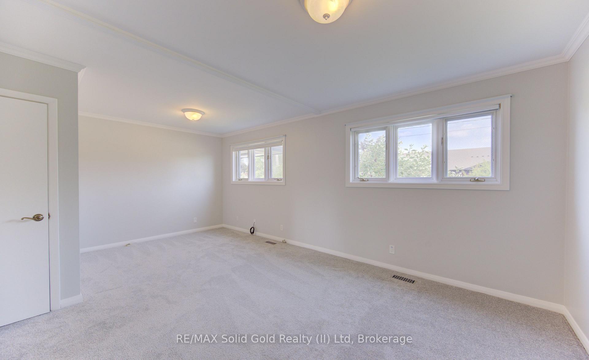 Photo 16 of 139 Trafalgar Avenue, Kitchener, Stanley Park — HOMEH