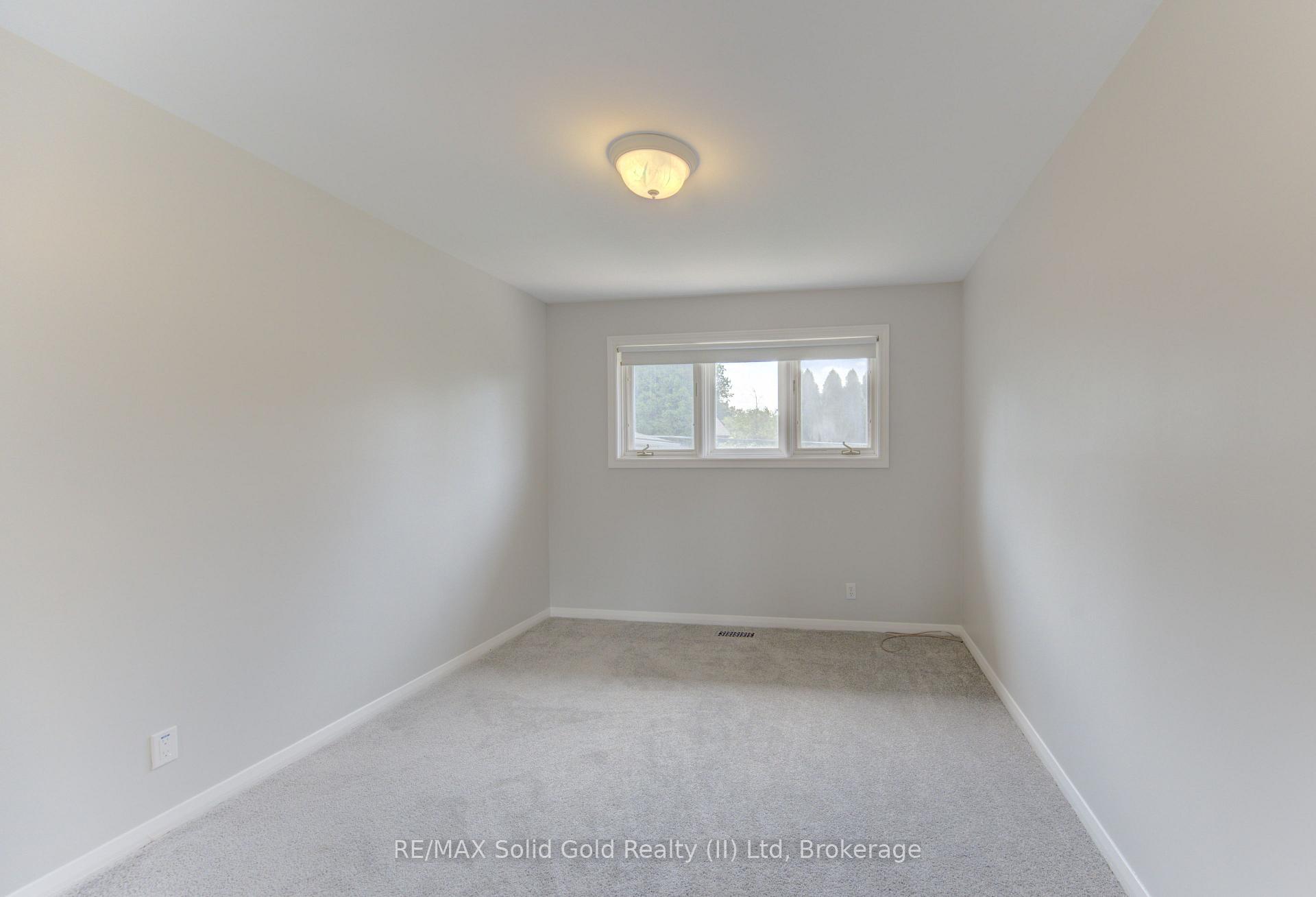 Photo 20 of 139 Trafalgar Avenue, Kitchener, Stanley Park — HOMEH