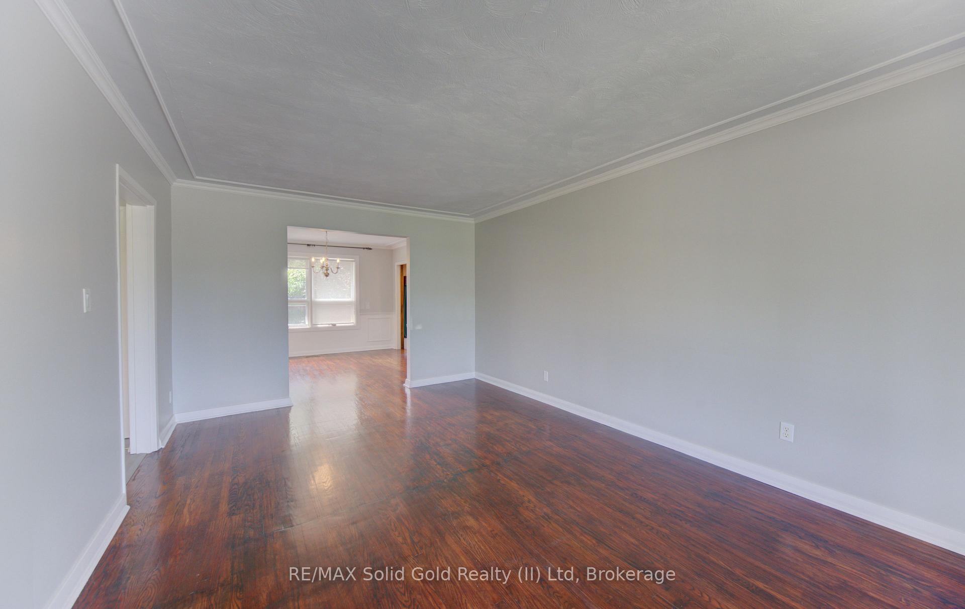 Photo 24 of 139 Trafalgar Avenue, Kitchener, Stanley Park — HOMEH