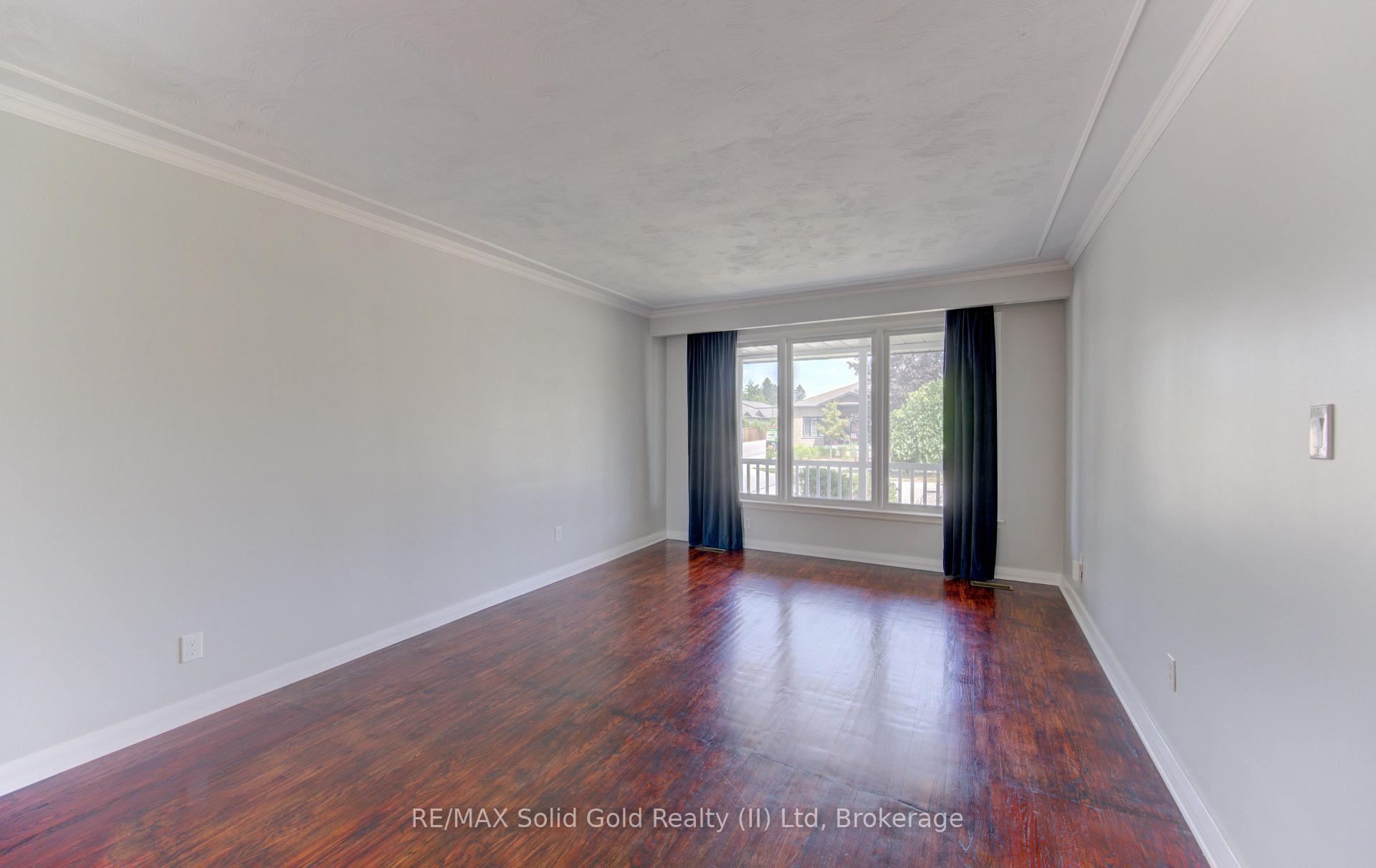 Photo 23 of 139 Trafalgar Avenue, Kitchener, Stanley Park — HOMEH